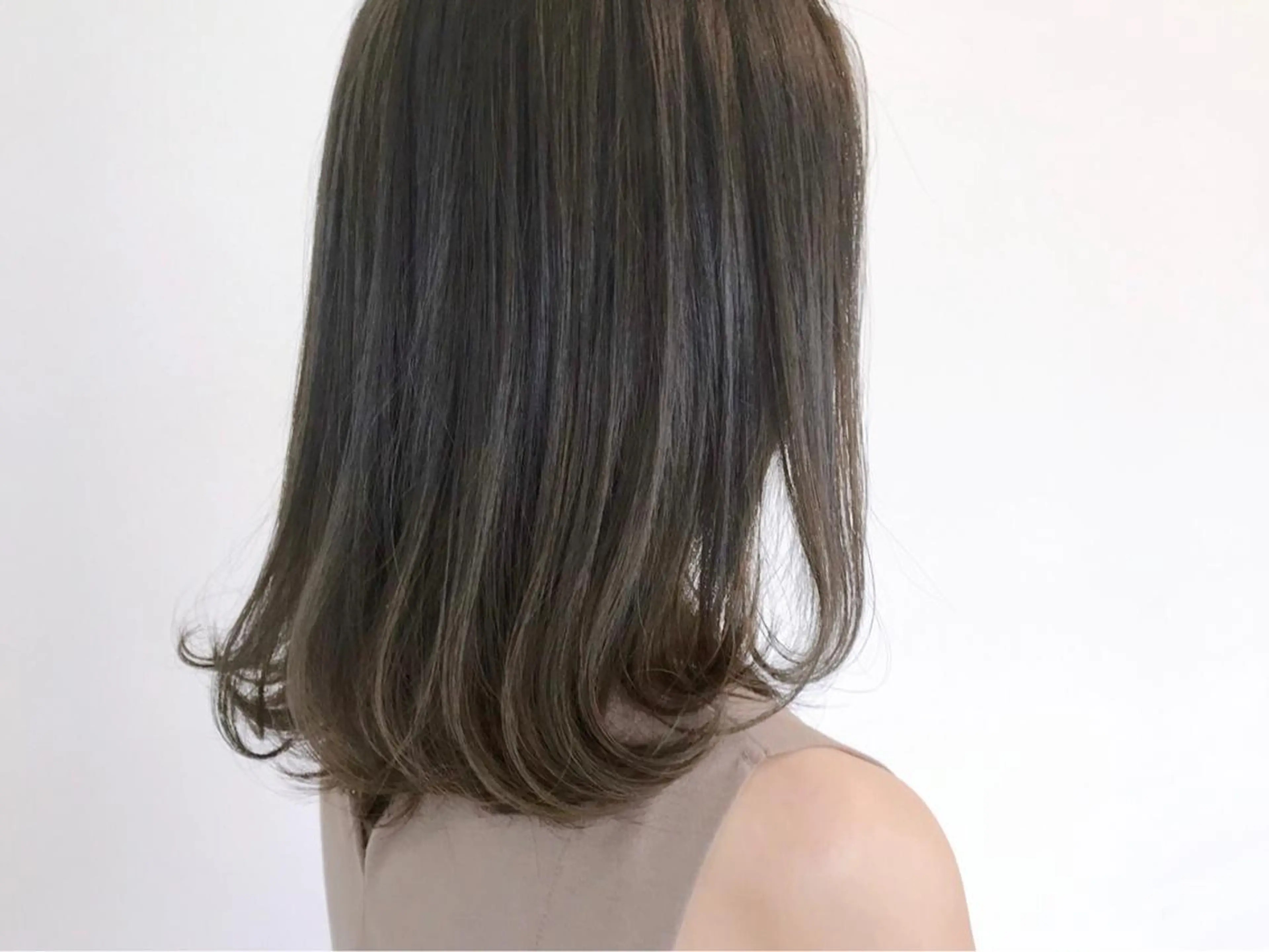 ミディアム カラー アディクシーカラー グレージュ モリ タカユキ🌵のヘアスタイル