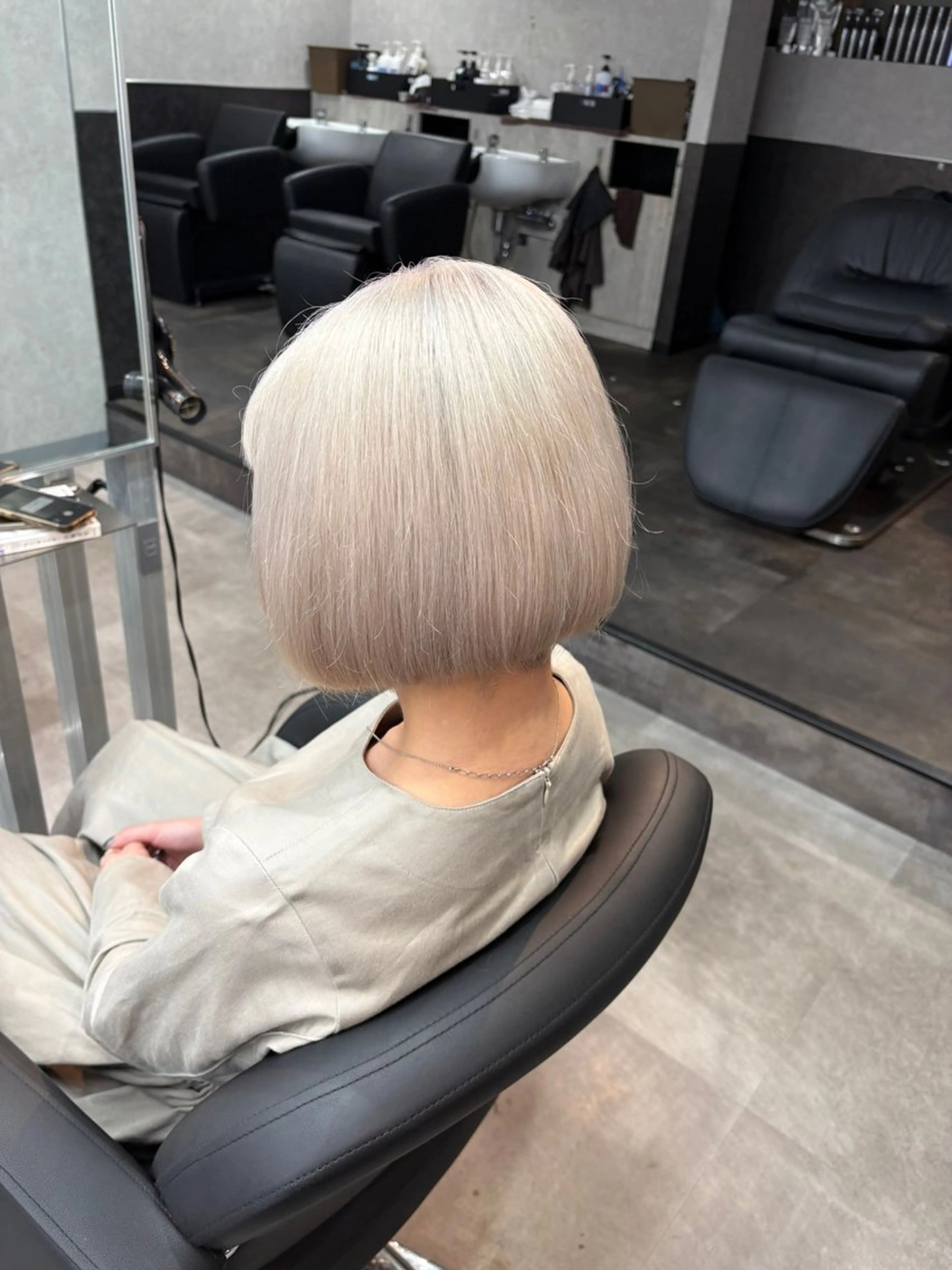 ミディアム カラー ブロンド ホワイトブロンド カット ヘアカラー トリートメント 韓国風レイヤー ハイトーンRYOTAのヘアスタイル