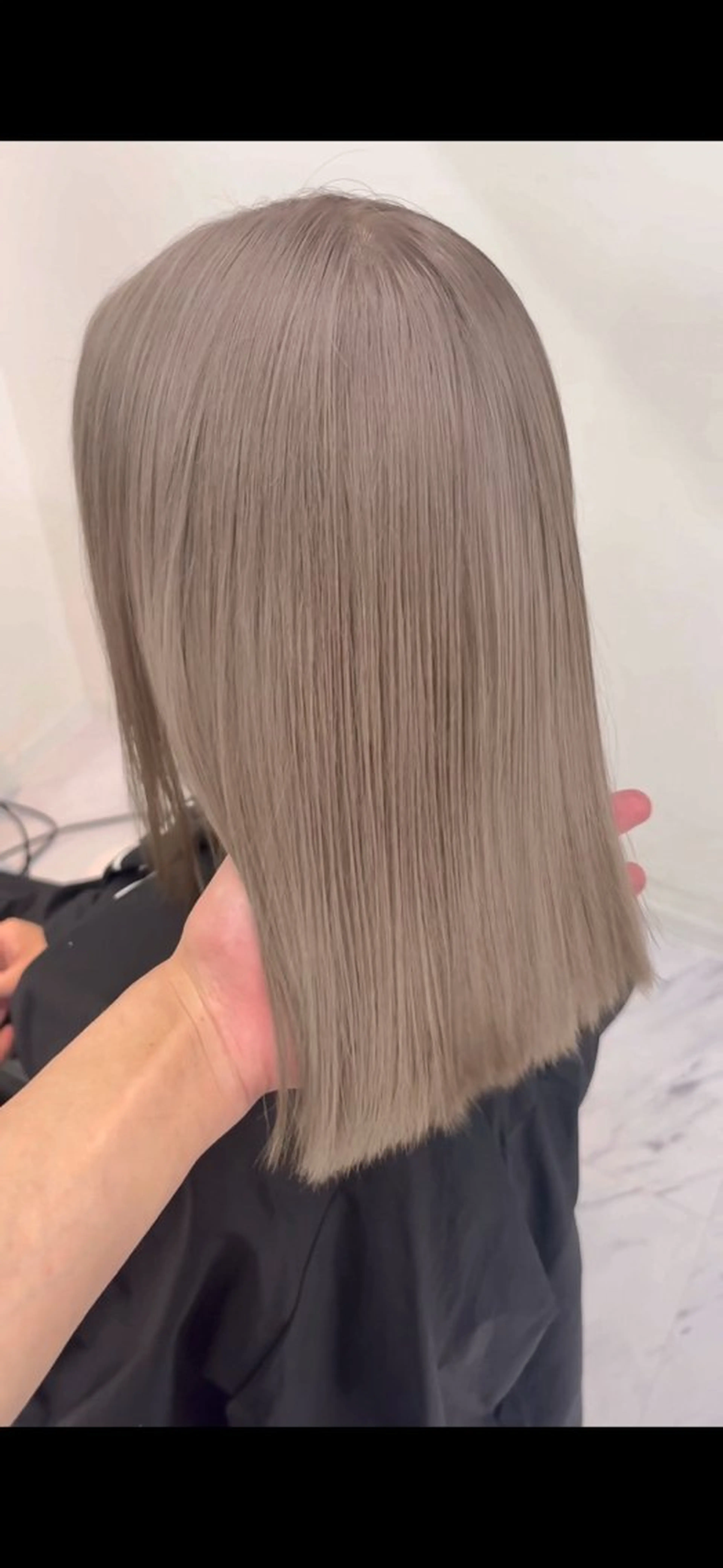 セミロング VEGA ヒカル 艶髪ハイトーン天神のヘアスタイル