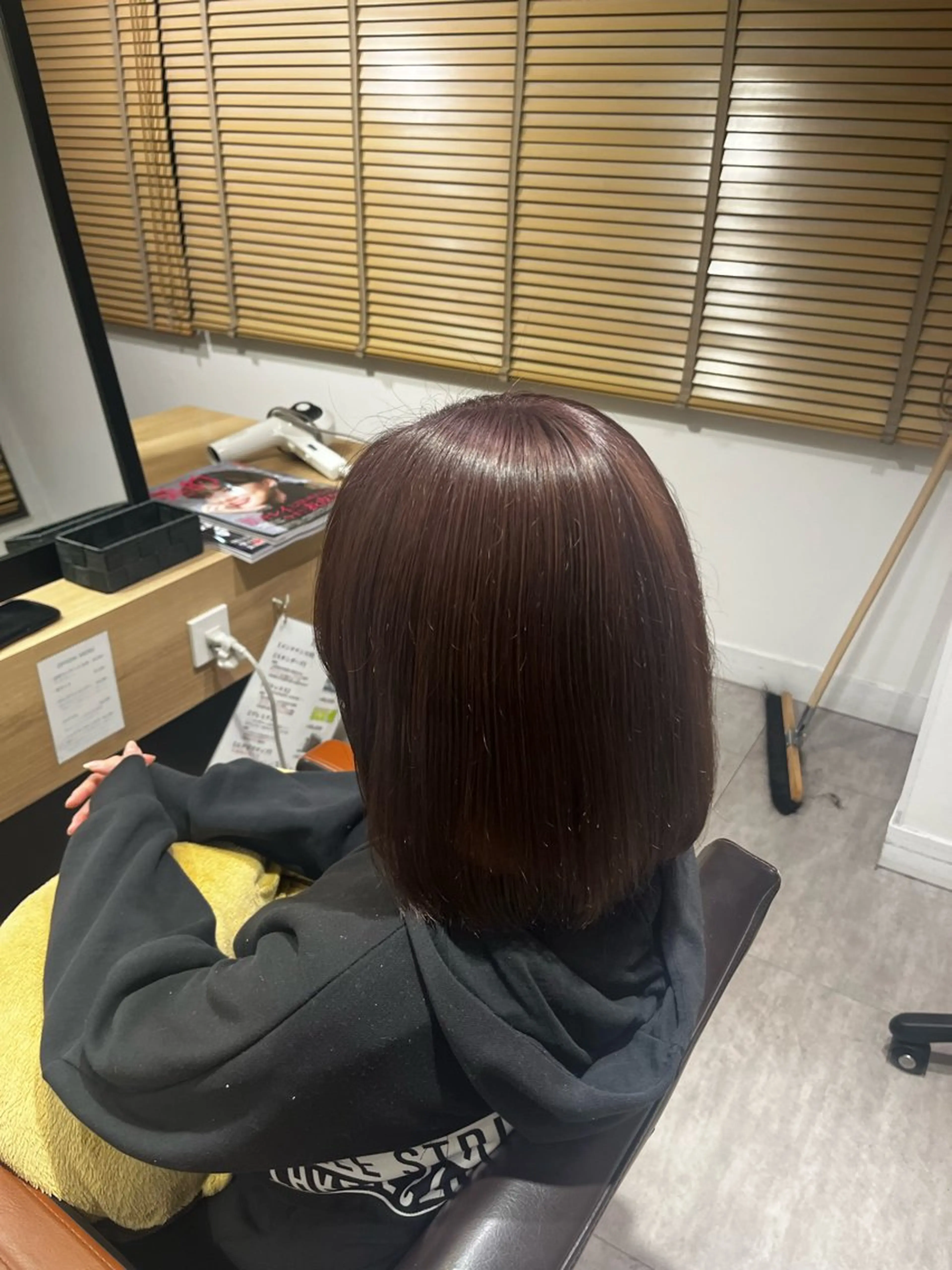 ミディアム カラー ブリーチ グレージュ ピンクカラー 鈴木 ほのかのヘアスタイル