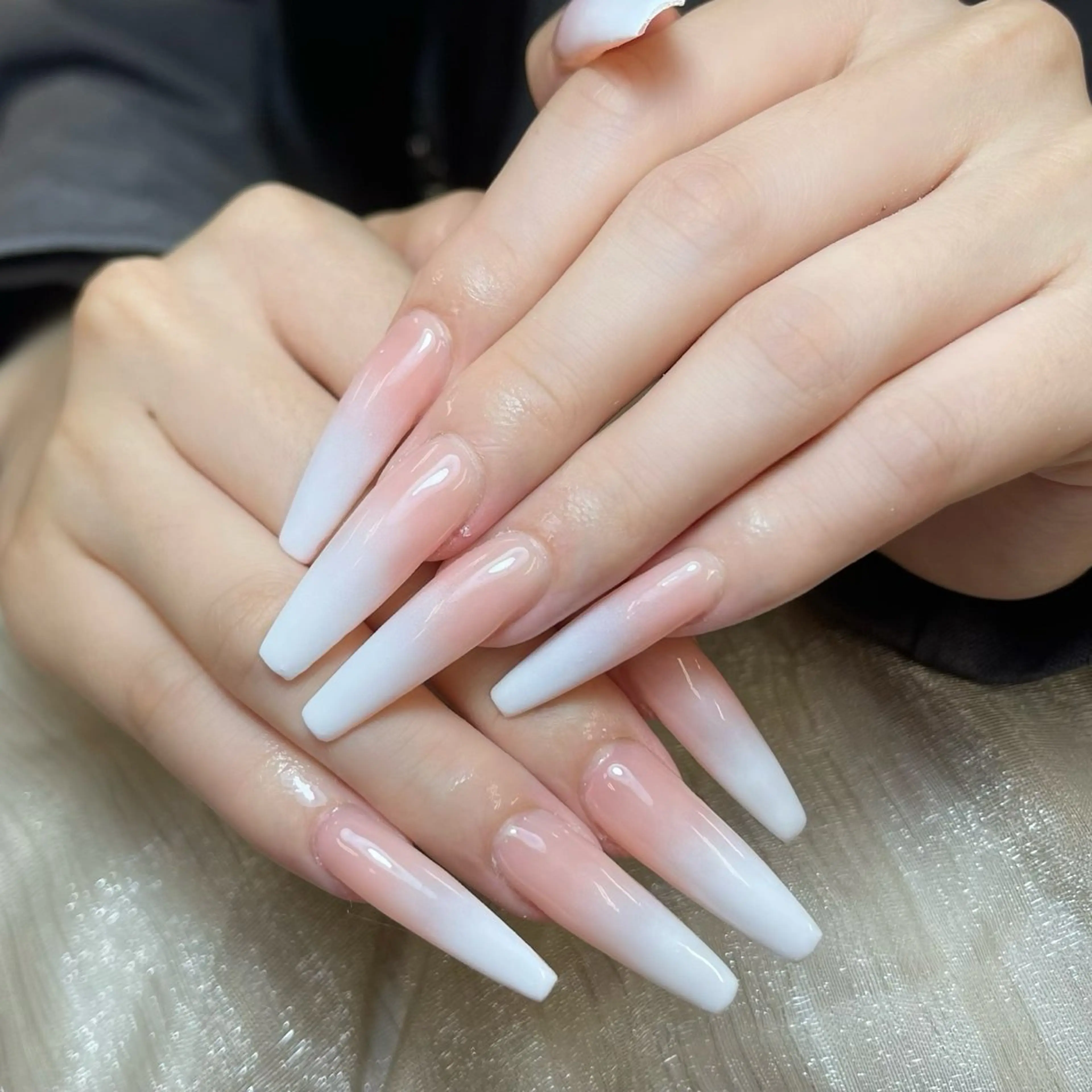 ネイル フレンチネイル グラデーション キラキラネイル 韓国ネイル マグネットネイル ハンドネイル HIKARI HANA NAIL所属・HIKARIHANA NAILのネイルデザイン