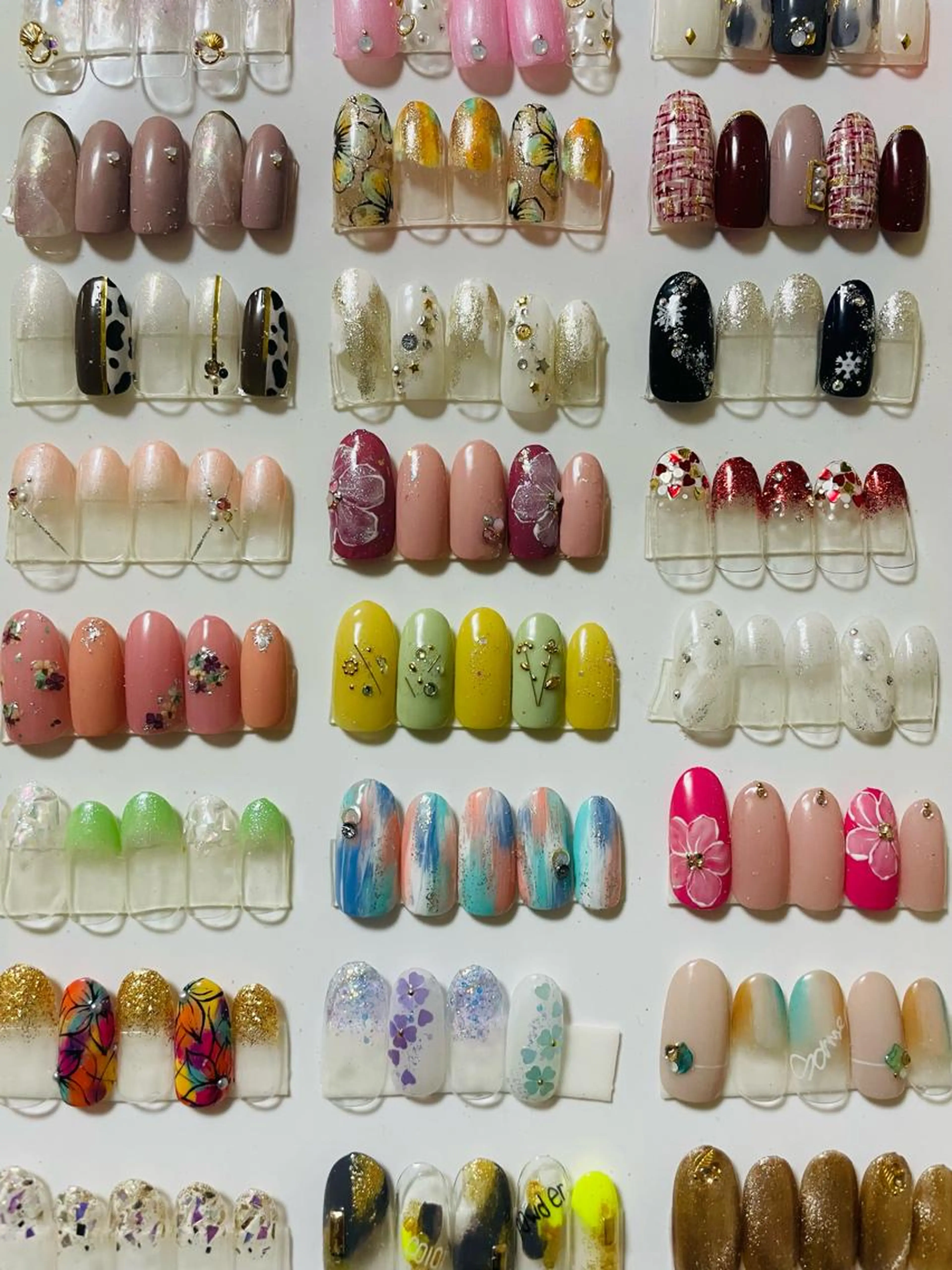 定額制ジェルネイル(アート、カラー変更、オフ込み)の写真