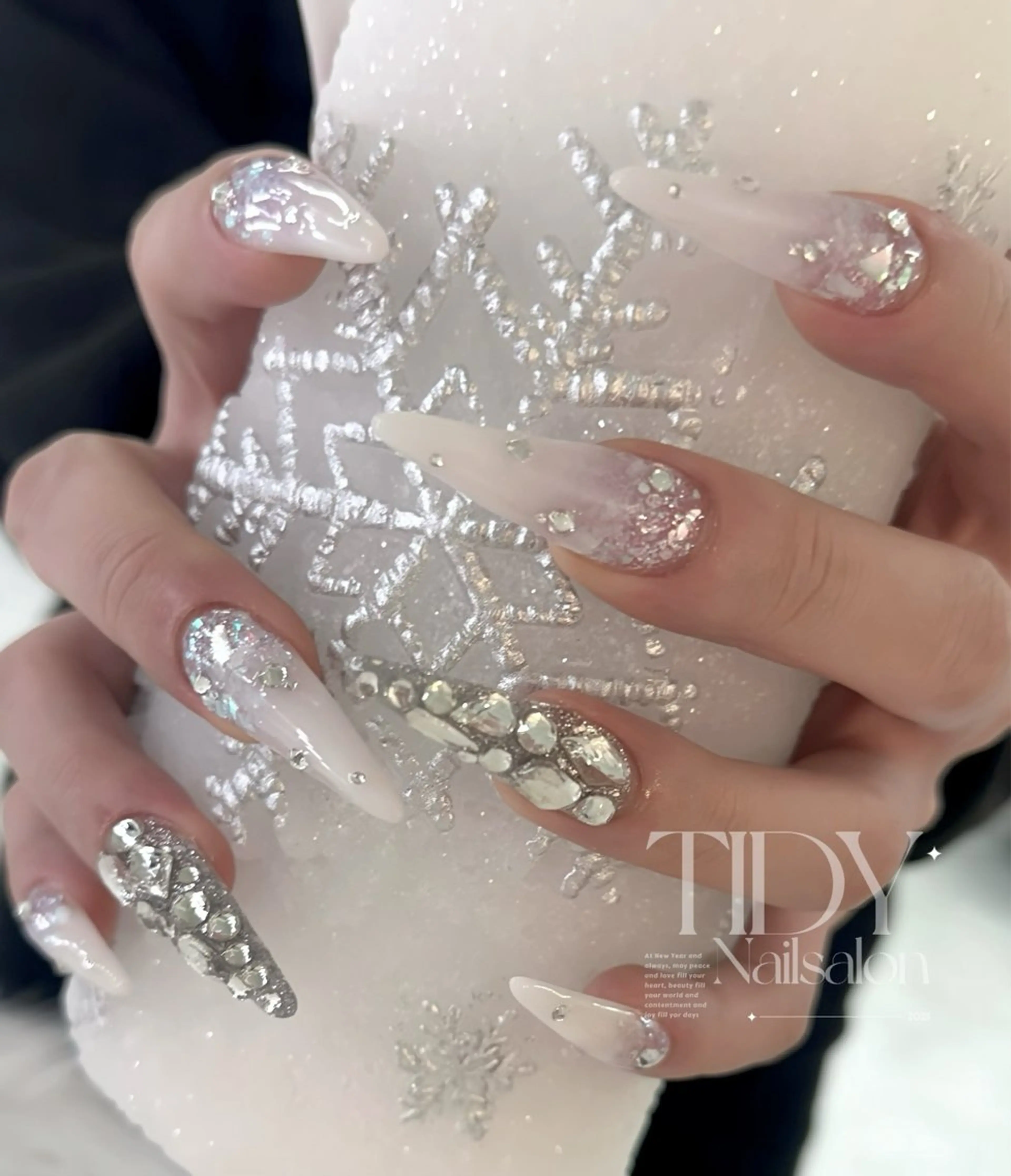 ネイル 長さ出し フットネイル ジェルネイル キラキラネイル 韓国ネイル ハンドネイル TIDY .のネイルデザイン