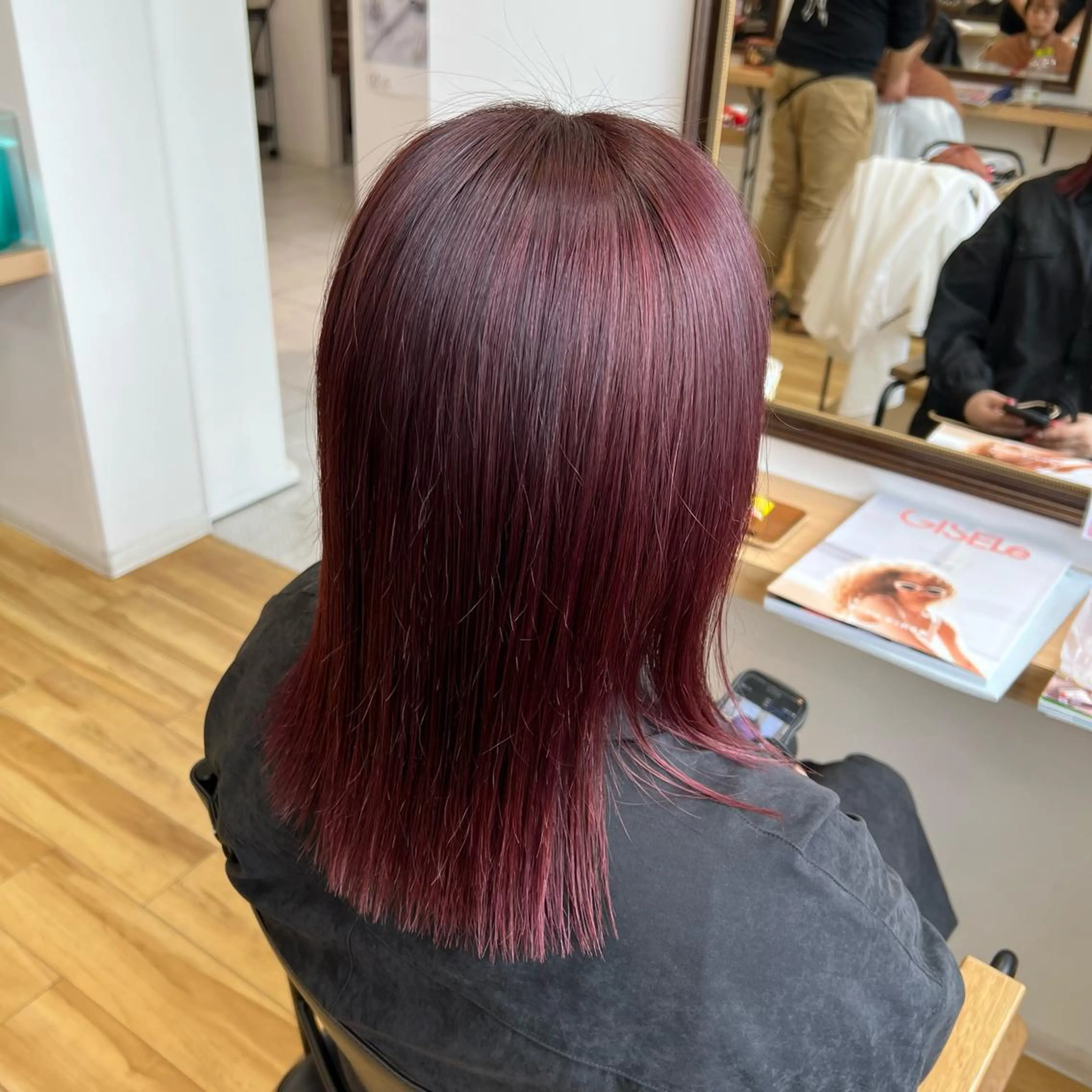 ミディアム カット 川畑 陽奈のヘアスタイル