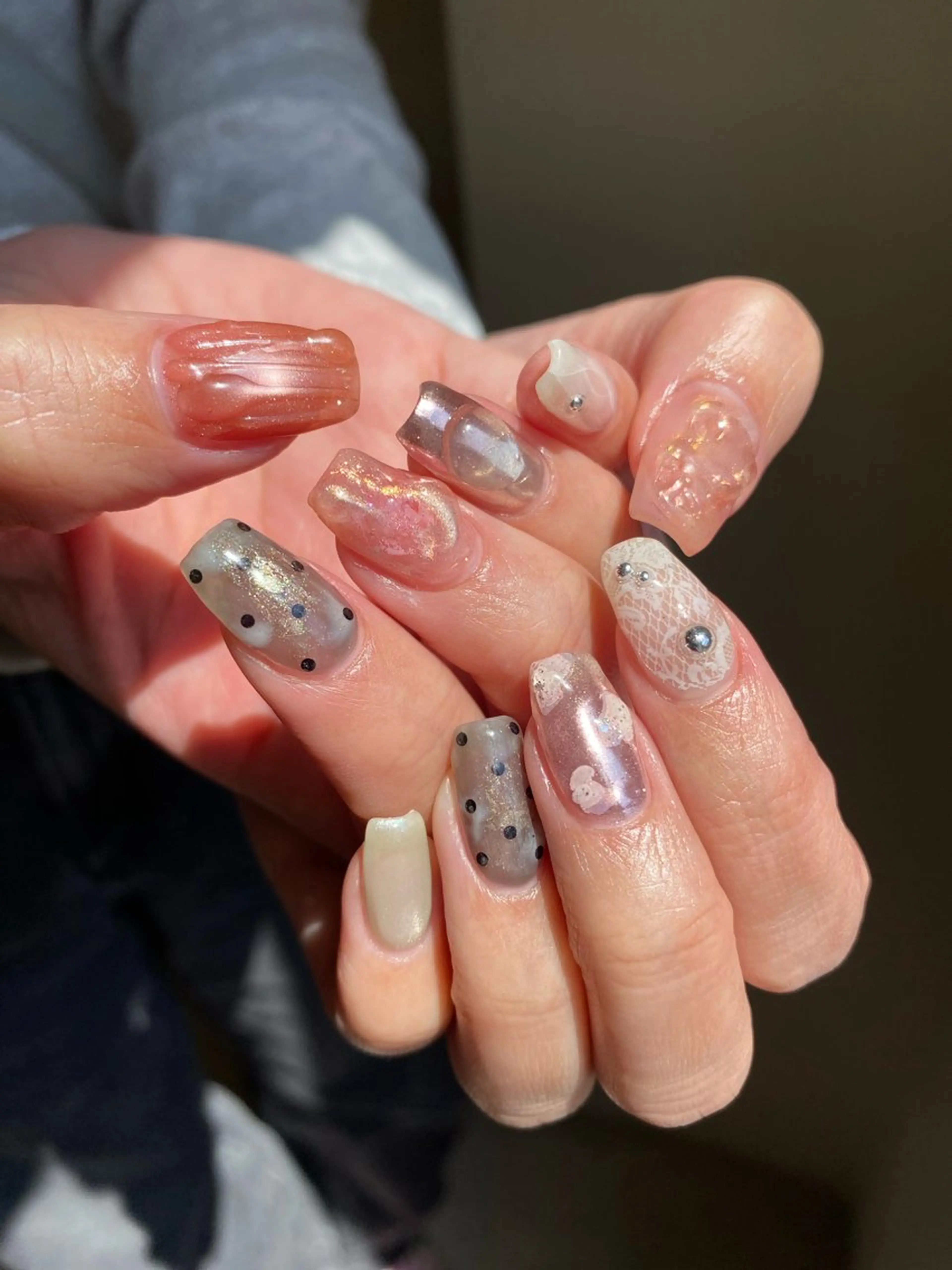 ネイル 成人式 フラッシュネイル フレンチネイル ガーリー キラキラネイル ハンドネイル 草加ニュアンスネイル 🌚hersのネイルデザイン