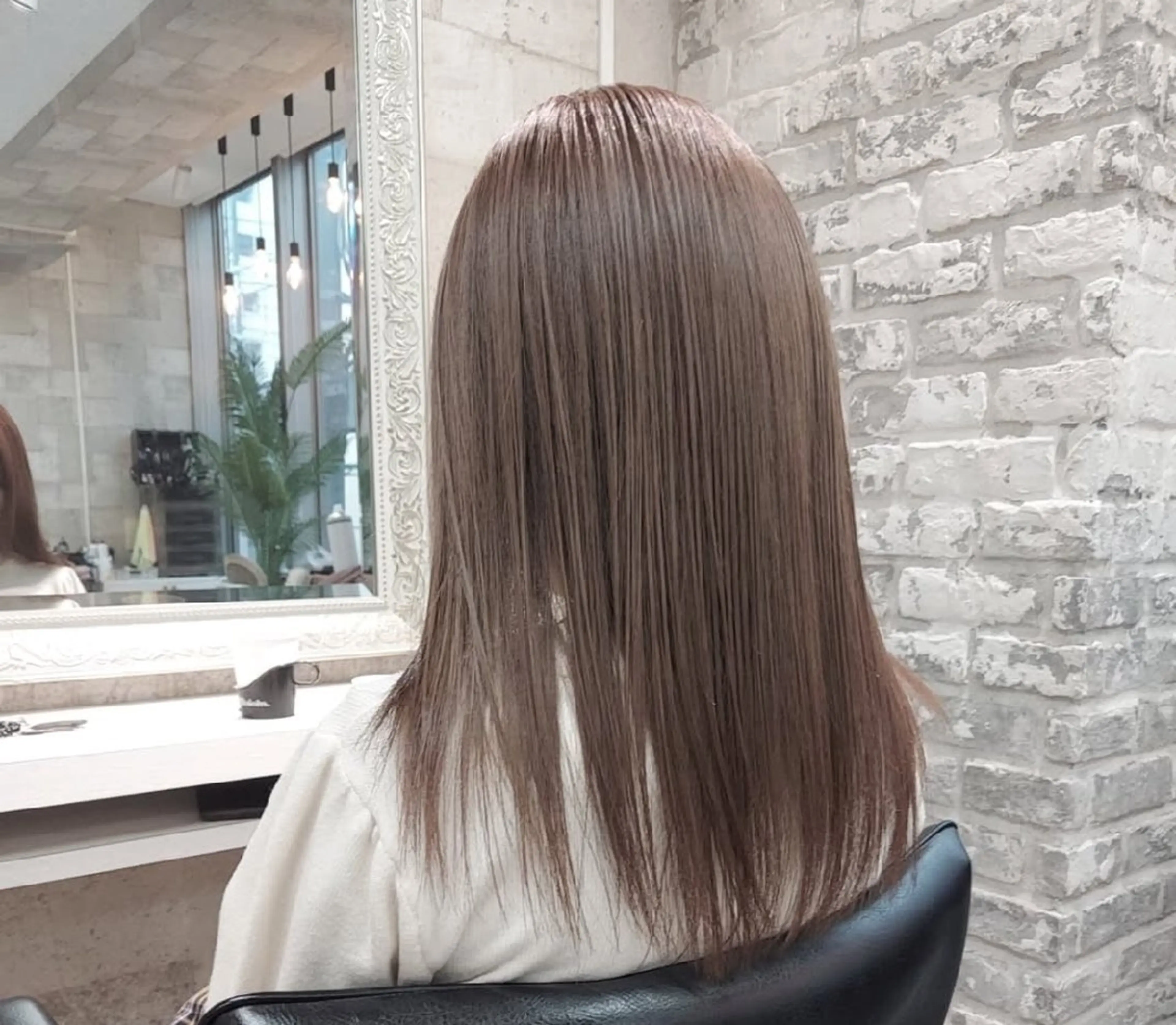 セミロング カラー グレージュ 髪質改善 カット ヘアカラー トリートメント ヘアセット ブリーチ・ハイトーン 特化🎉内山のヘアスタイル