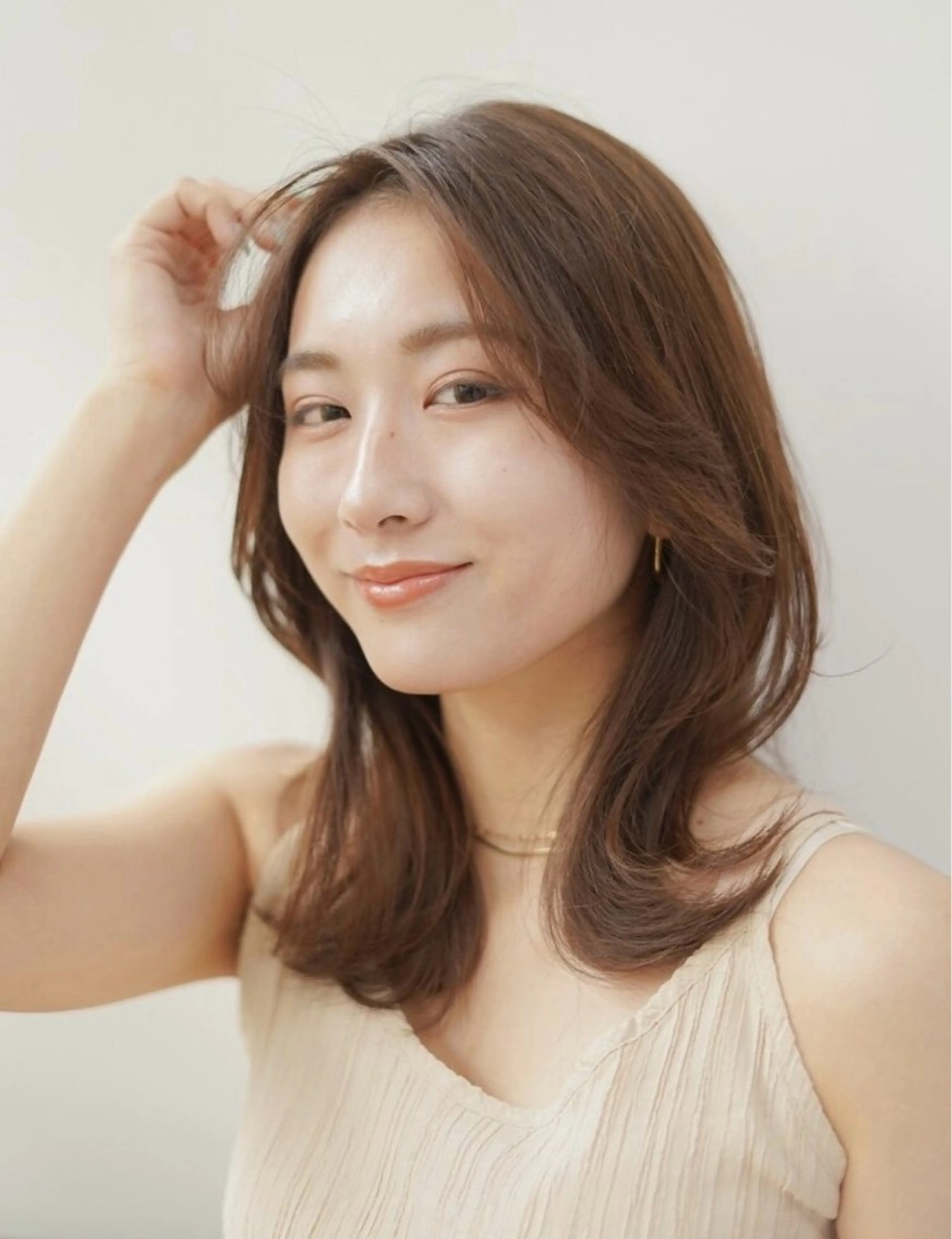 セミロング 銀座／柔らかベージュ ／骨格診断／三井遥叶のヘアスタイル