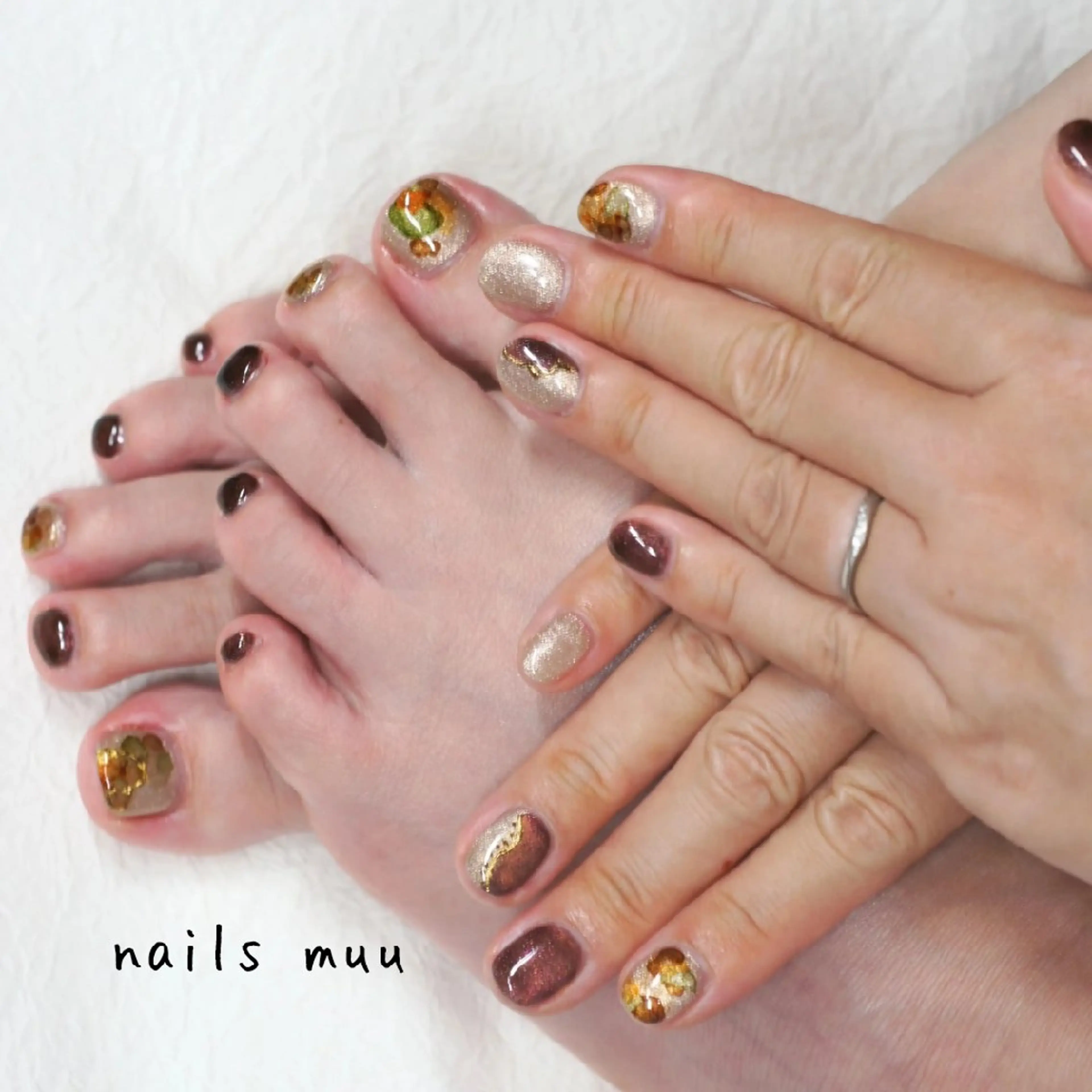 ネイル アートネイル ブラウン フットネイル マグネットネイル おそろいネイル ハンドネイル nails muu まゆのネイルデザイン