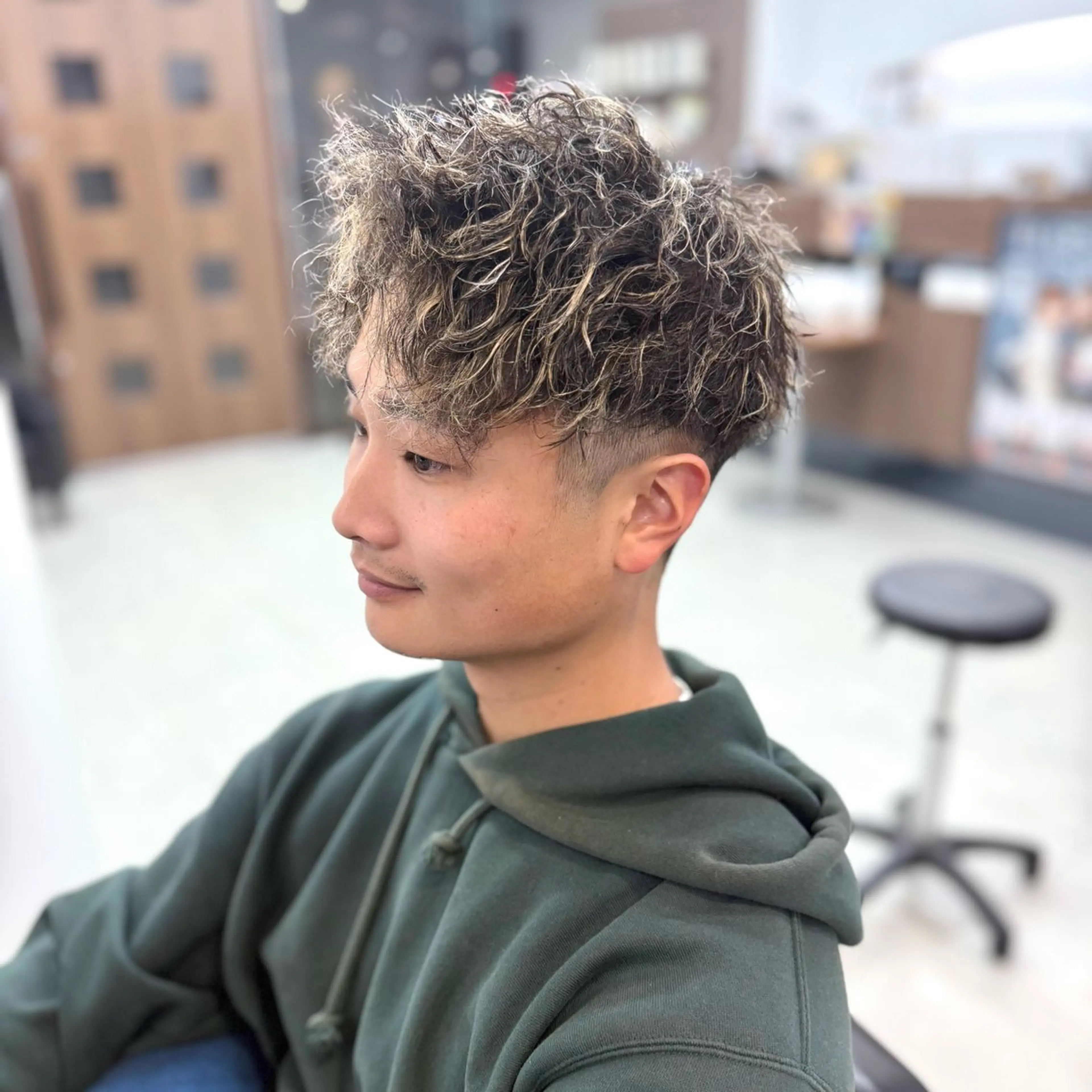 ショート カラー パーマ メンズ メンズメッシュ メンズパーマ メンズツイストパーマ メッシュ ツイストパーマ カット ヘアカラー メンズパーマの達人 / タカシマダイスケのヘアスタイル