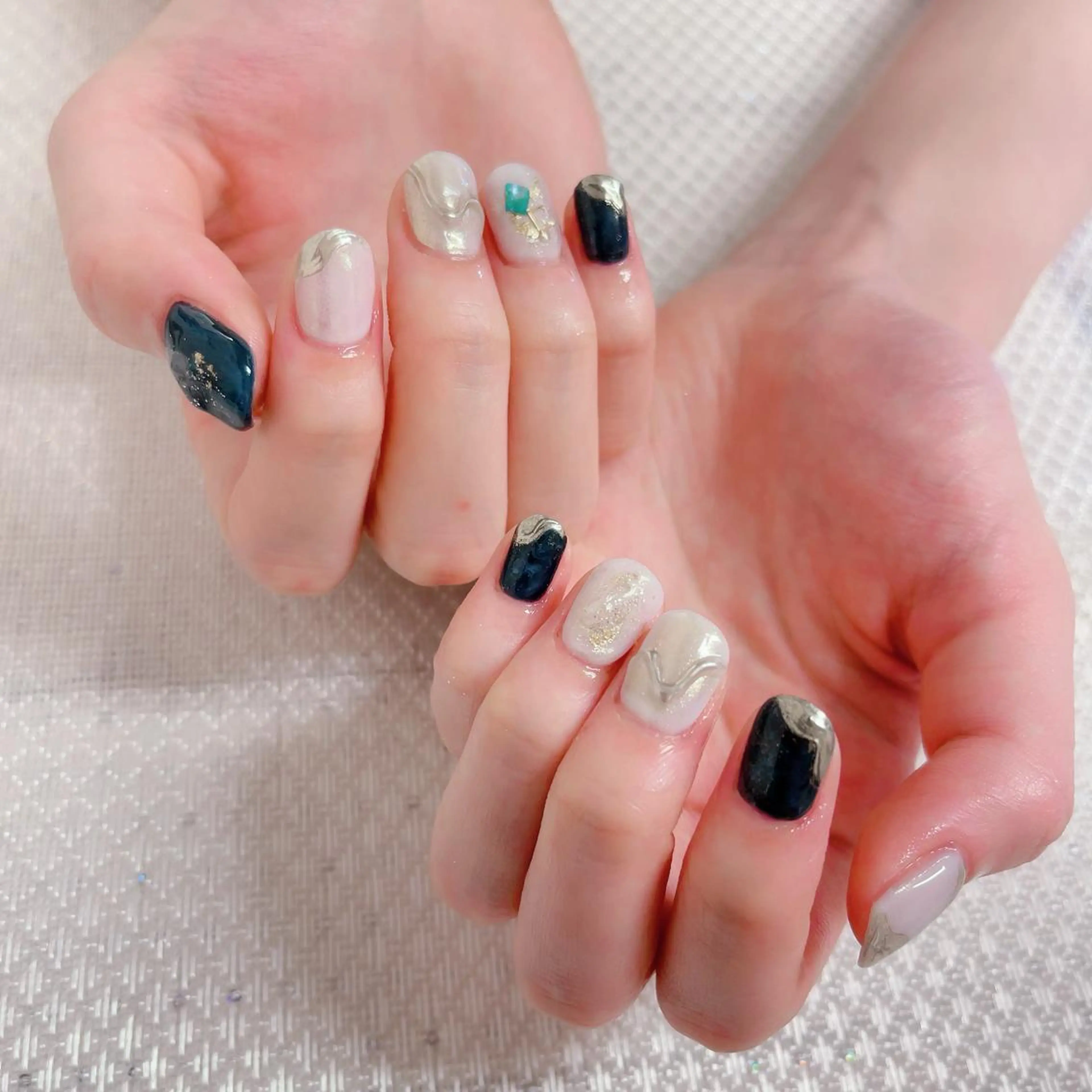 ネイル ミラーネイル 🤎🧸 Aya 🧸🤎のネイルデザイン