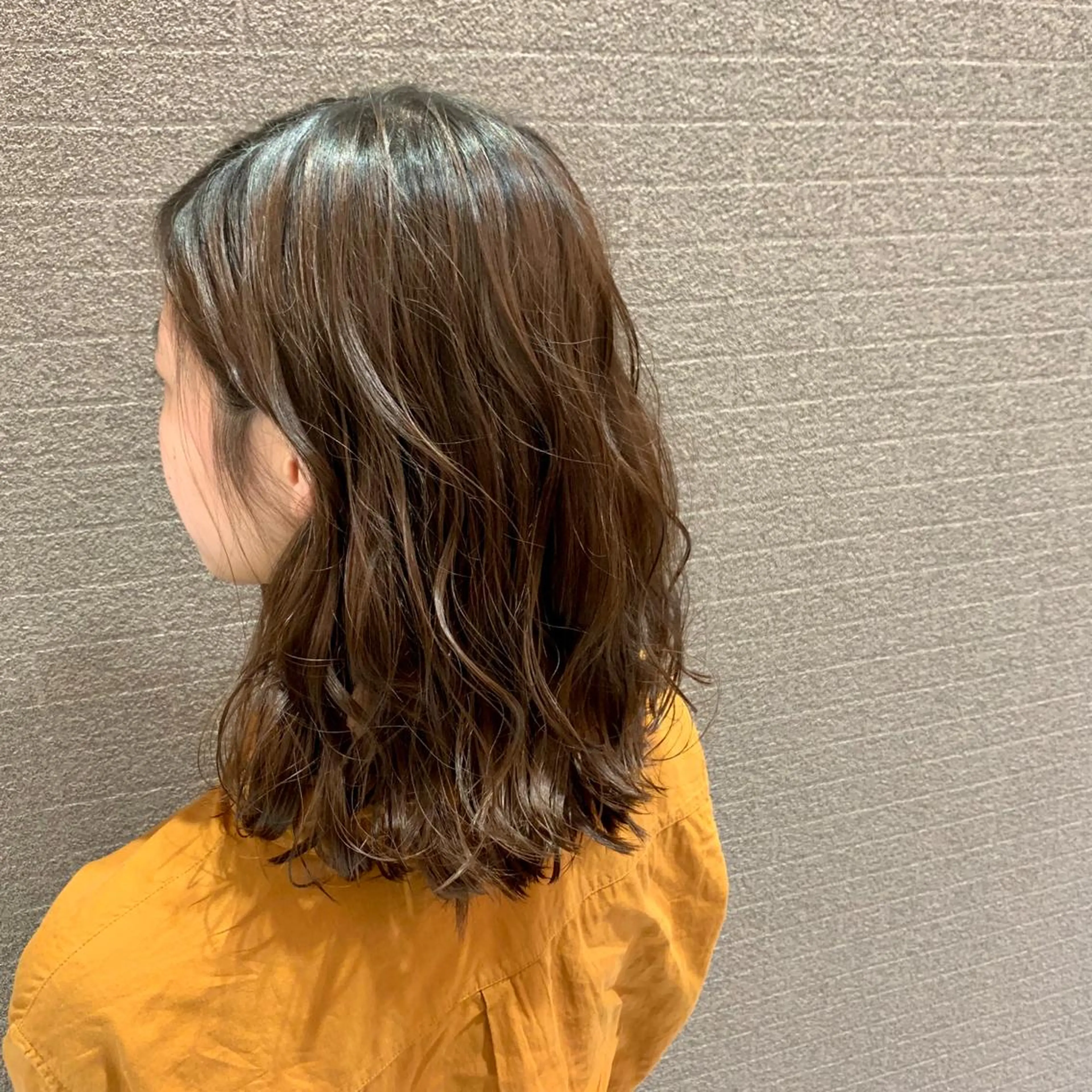 セミロング 清水 亮太／赤み消しカラーのヘアスタイル