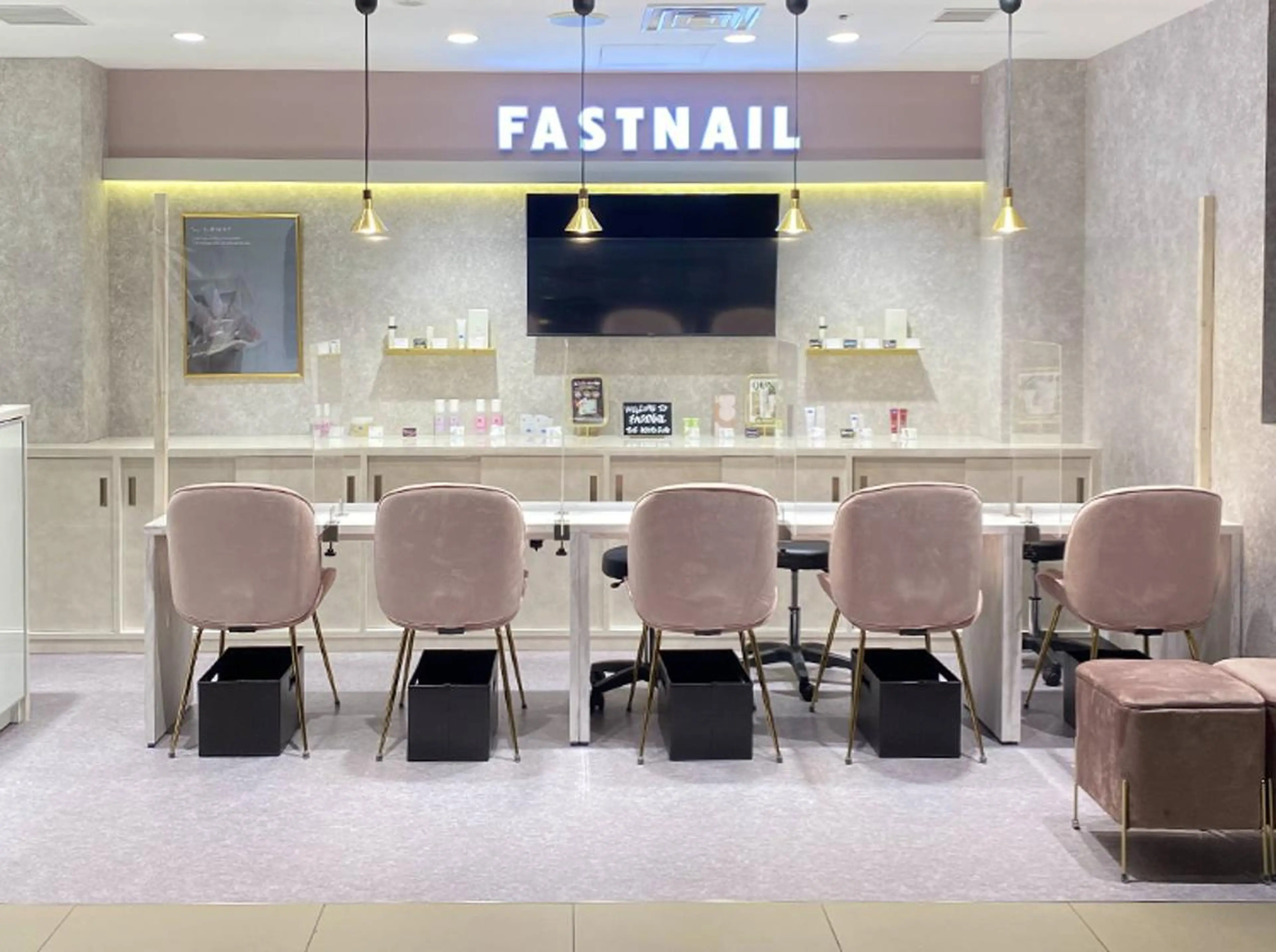 ネイル ファストネイル 博多マルイ店のネイルデザイン