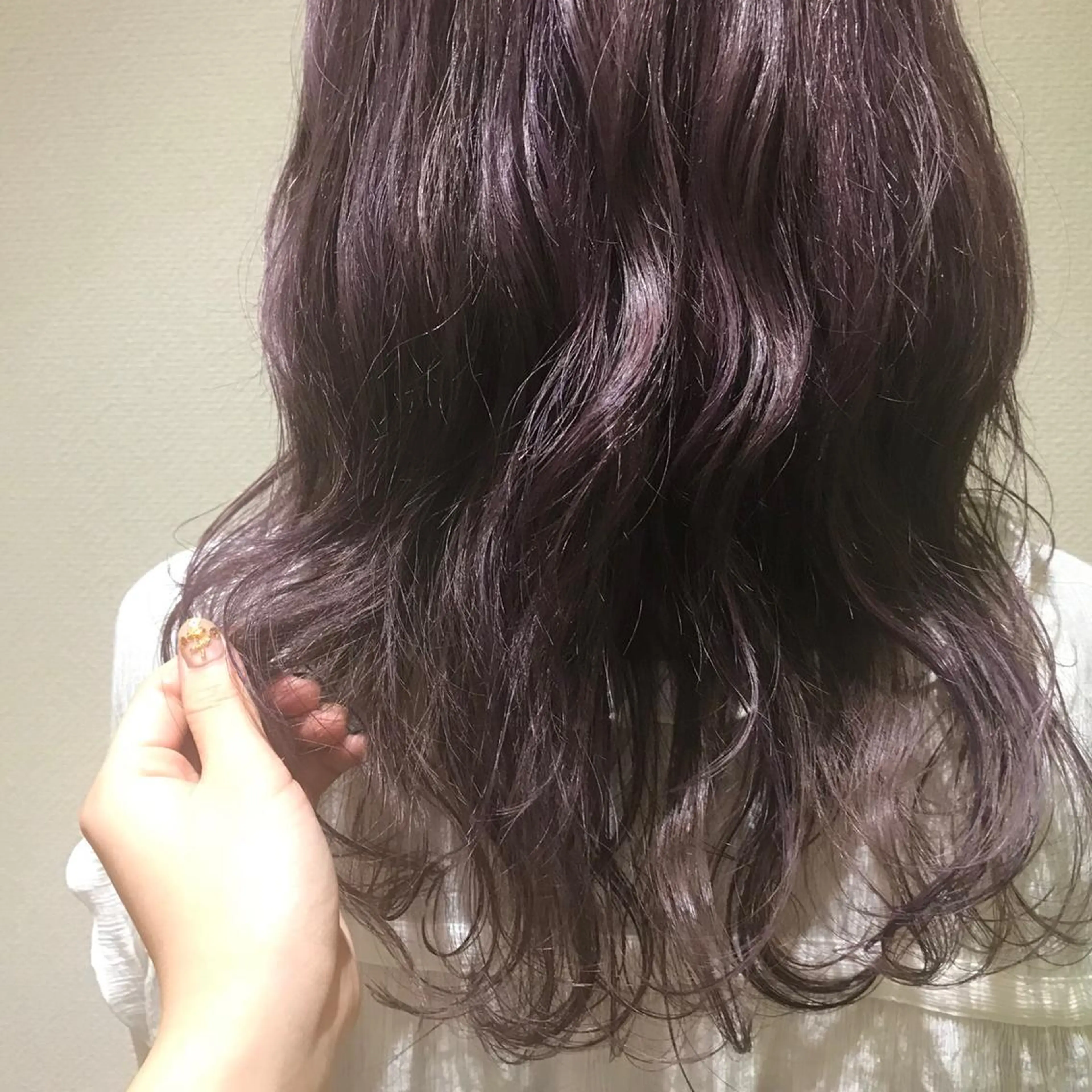 ロング カラー パーマ アッシュ 透明感カラー バイオレットカラー バイオレットアッシュ ルクリック アヴェダ 錦糸公園前所属・大山 望のヘアスタイル