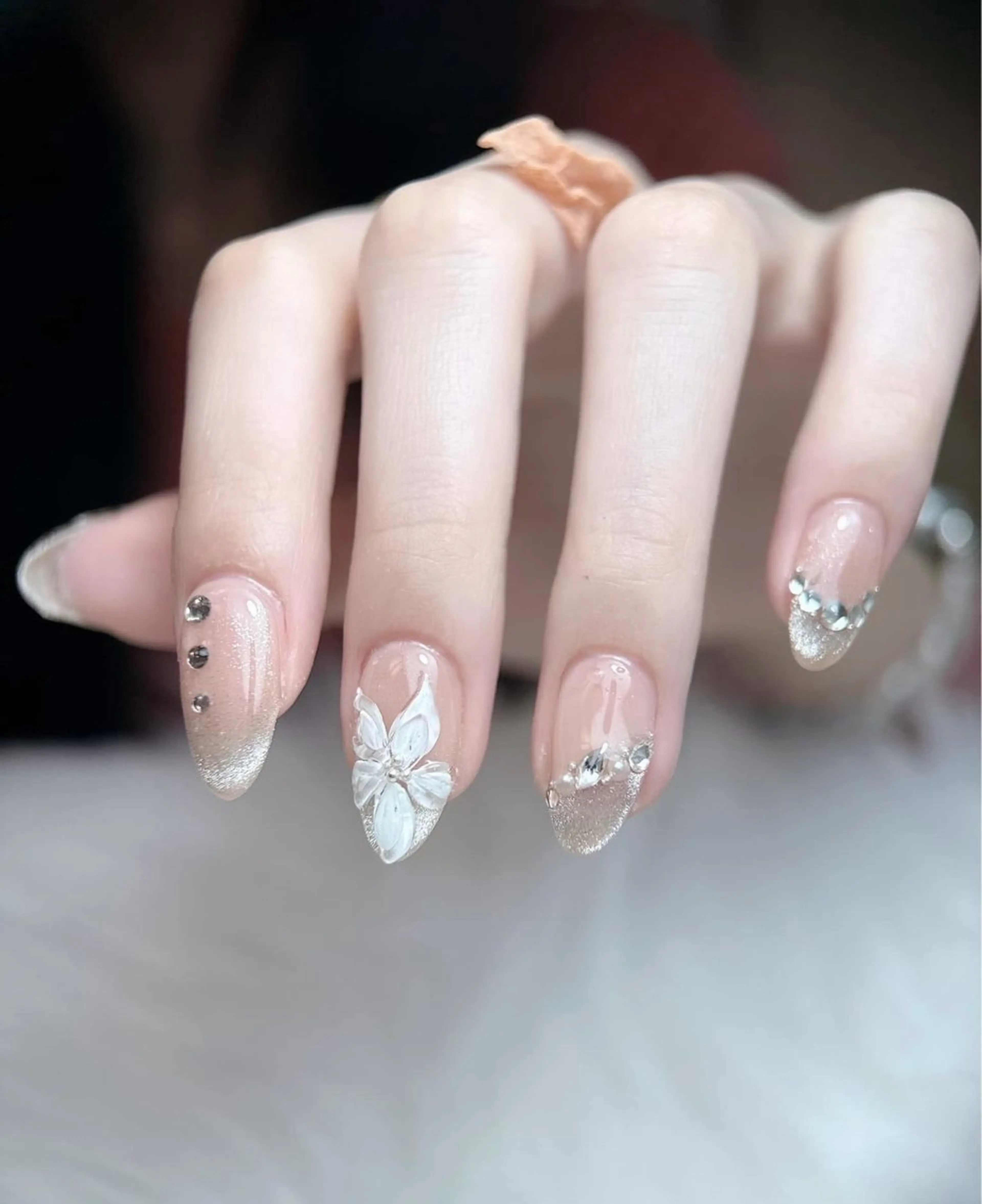 ネイル チークネイル 長さ出し フレンチネイル キラキラネイル ラメ(グリッター) ハンドネイル Vp ネイルのネイルデザイン