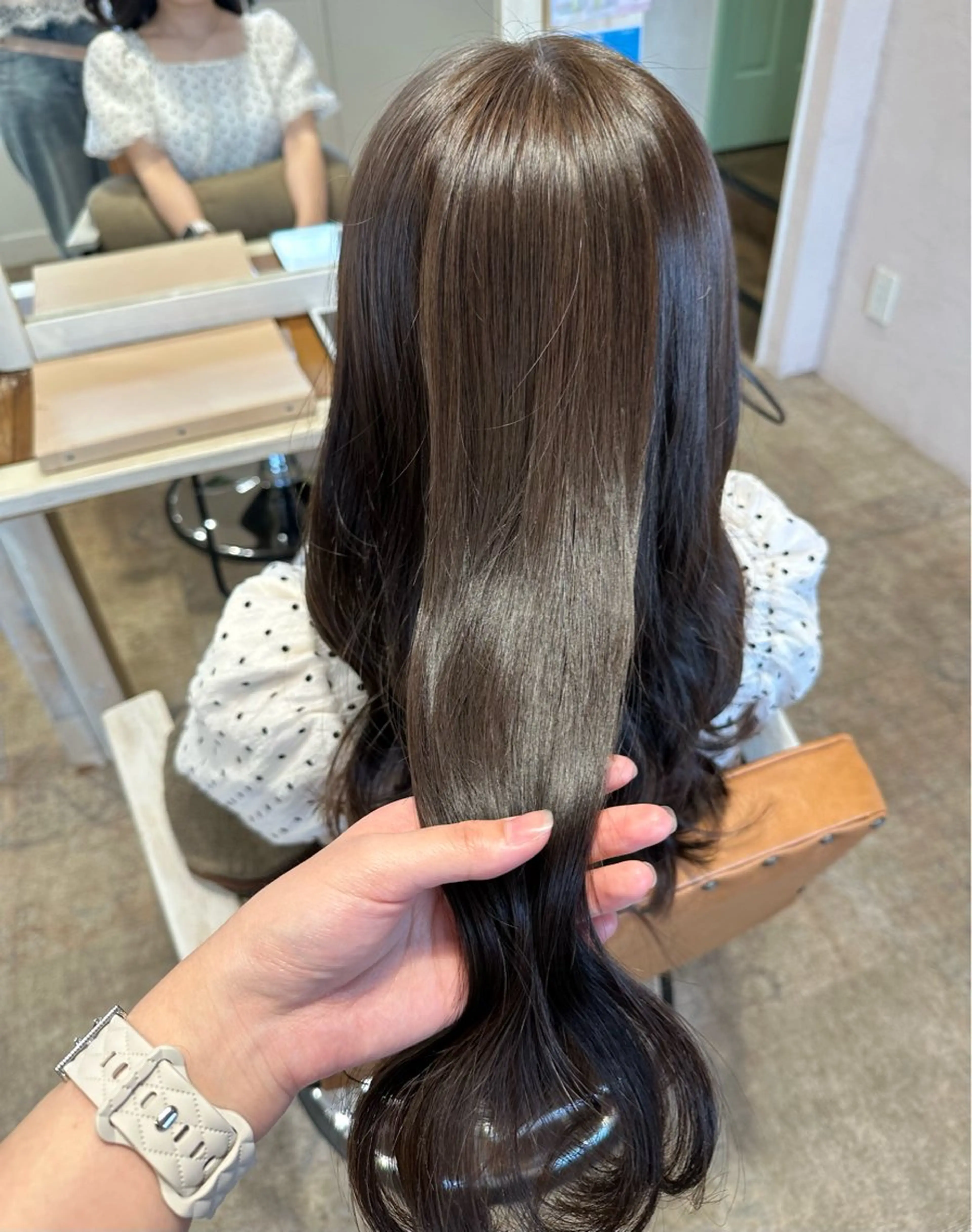 ロング カラー ベージュカラー ブリーチ ブリーチなしカラー オリーブベージュ ヘアカラー 東浦　髪質改善カラー 透明感カラーのヘアスタイル