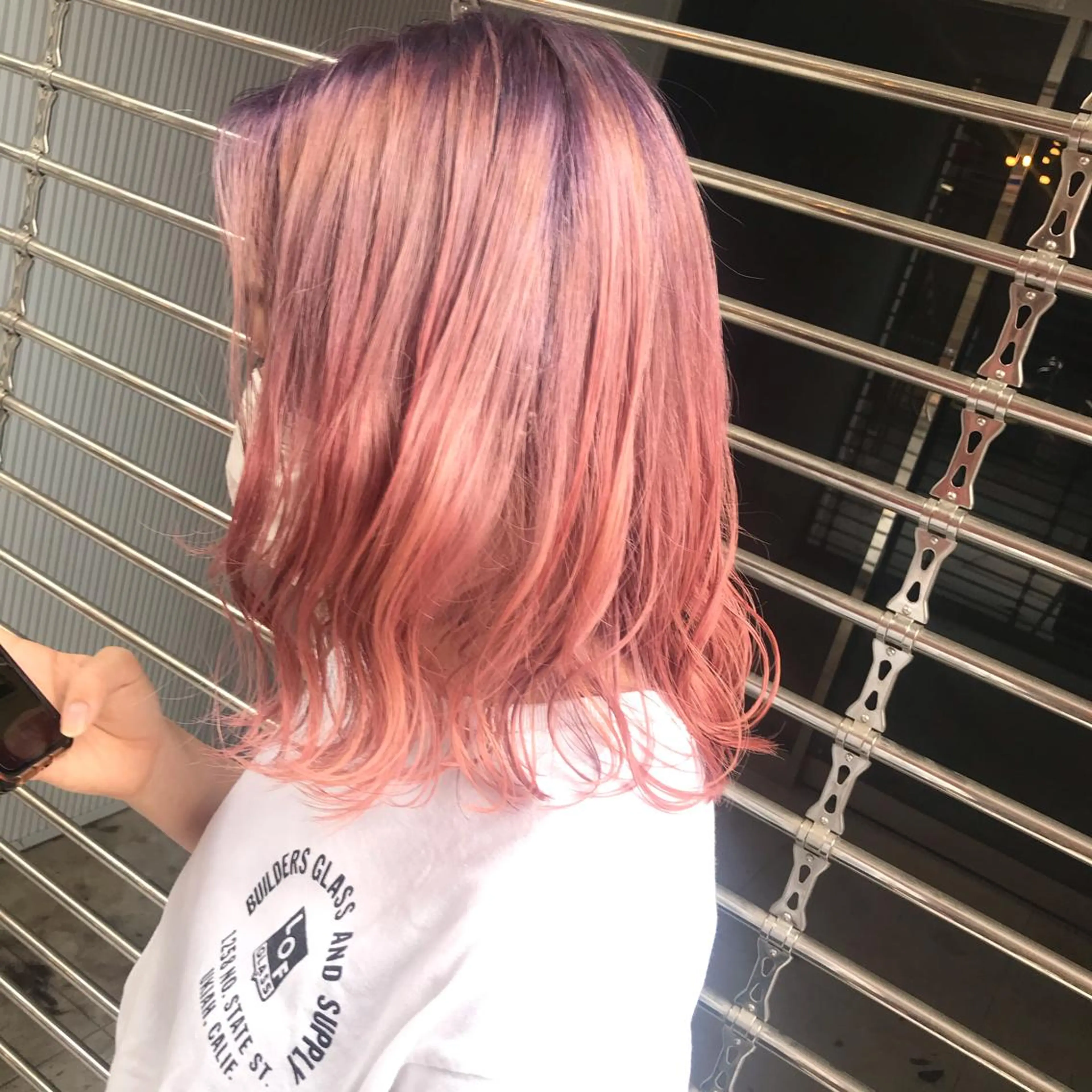 ミディアム カラー ホワイト&レイヤーカ ットエクステ長畠俊輔のヘアスタイル