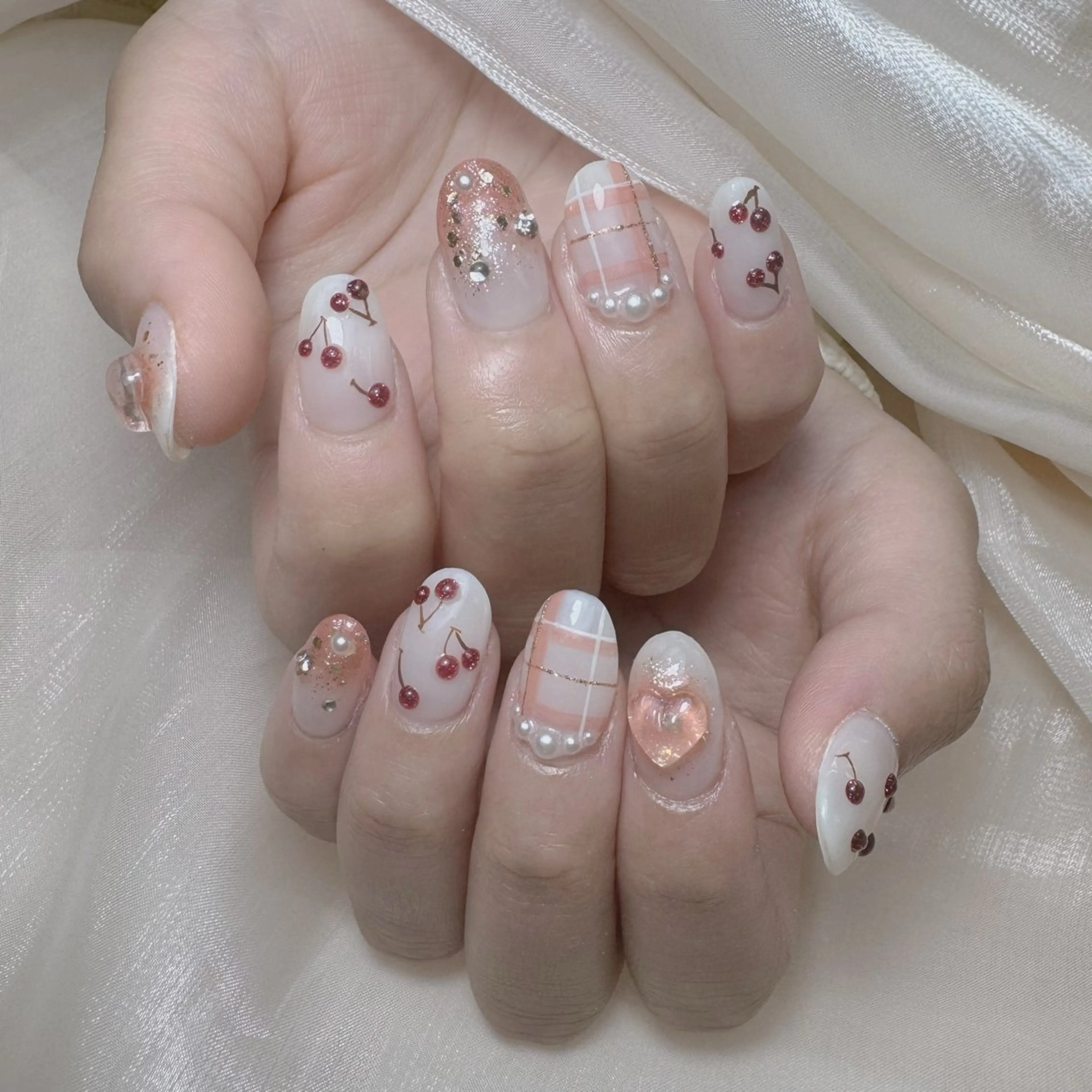 ネイル チークネイル ガーリー キラキラネイル 韓国ネイル ミラーネイル ハンドネイル NailPrincess所属・princess スカルプ専門店のネイルデザイン