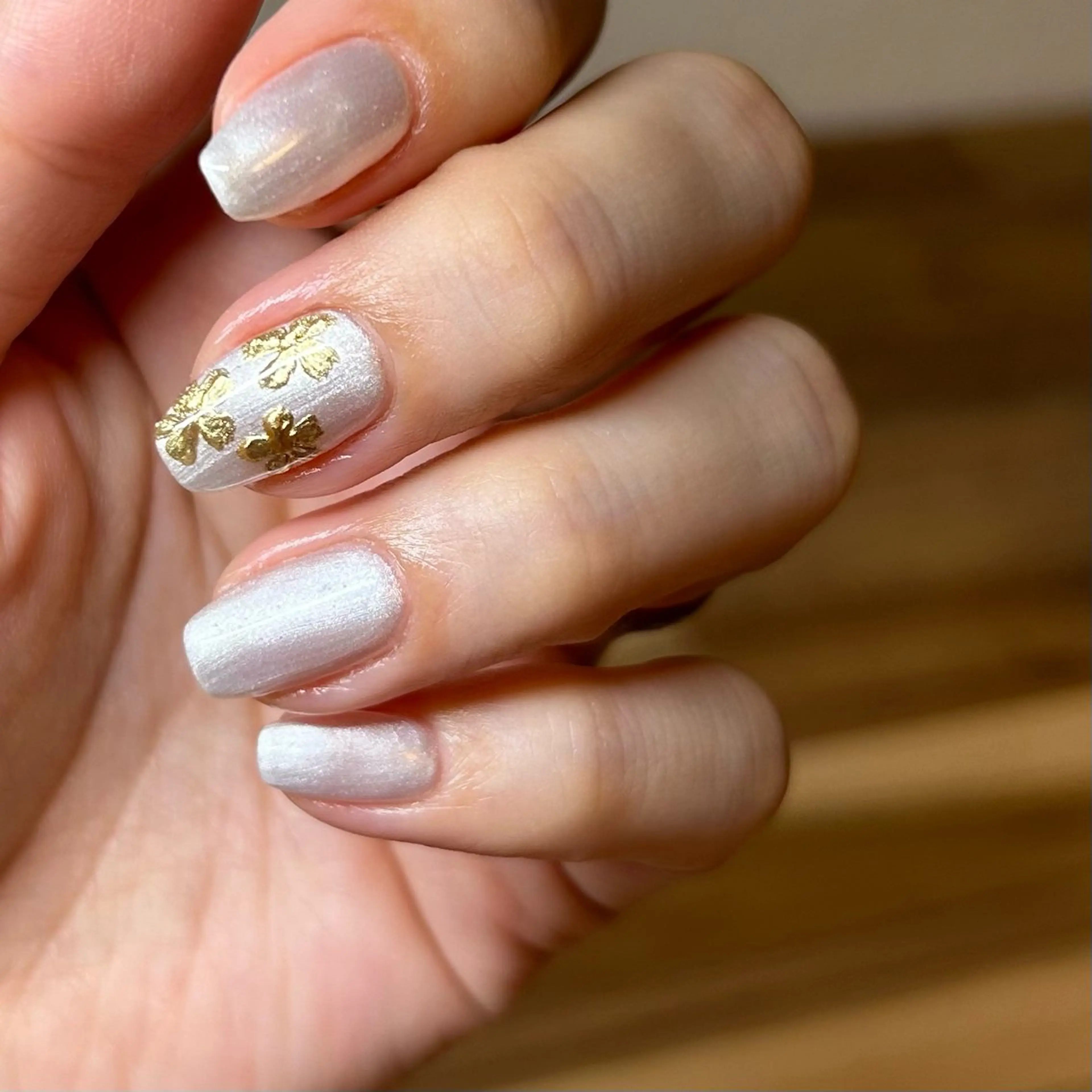 ネイル 入学式 卒業式 ミラーネイル ホワイト nailsalon kiii'sのネイルデザイン