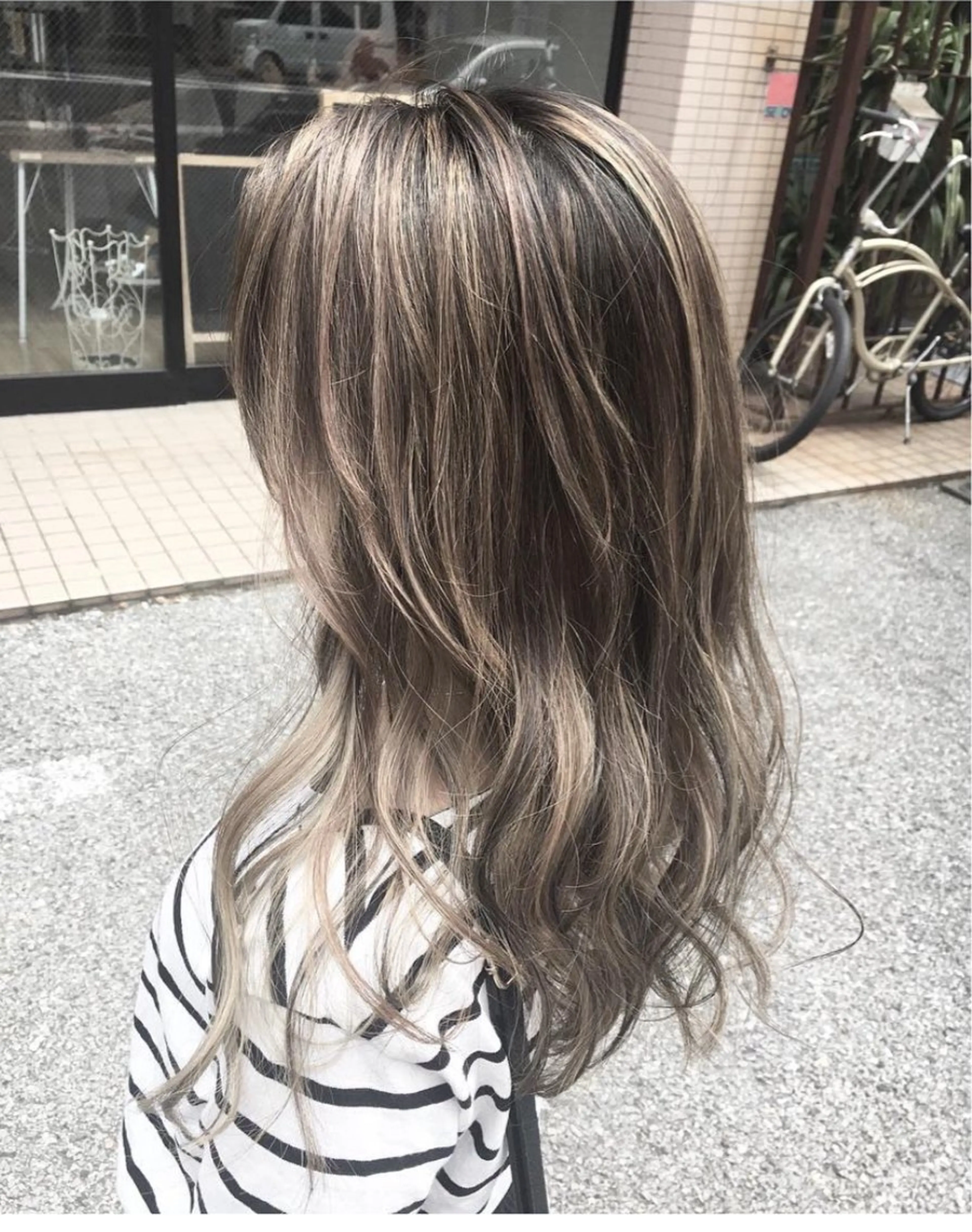 カラー ハイライトカラー 佐藤 あかりのヘアスタイル