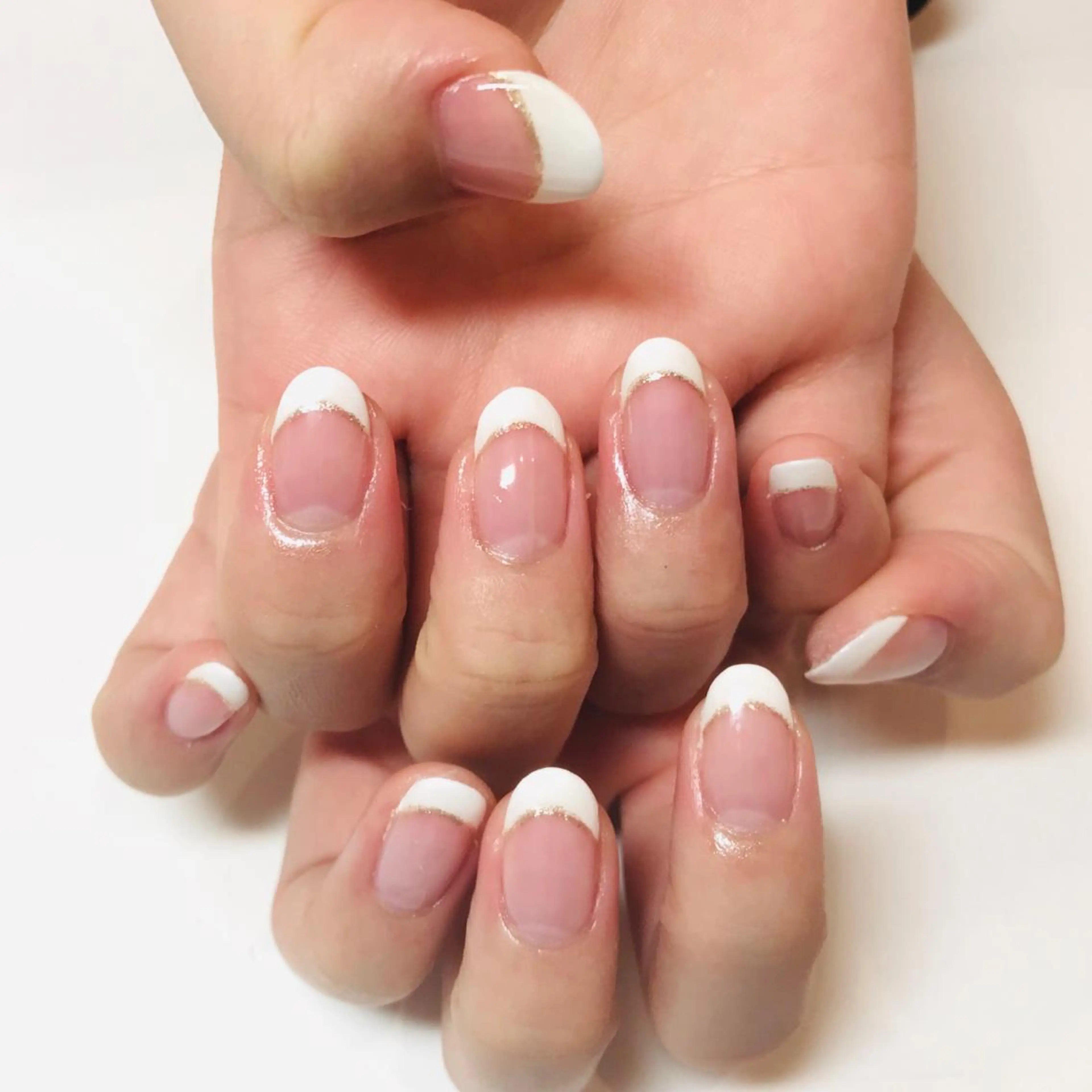 ネイル フレンチネイル ゴールド ラメ(グリッター) ハンドネイル Yukako. Nのネイルデザイン