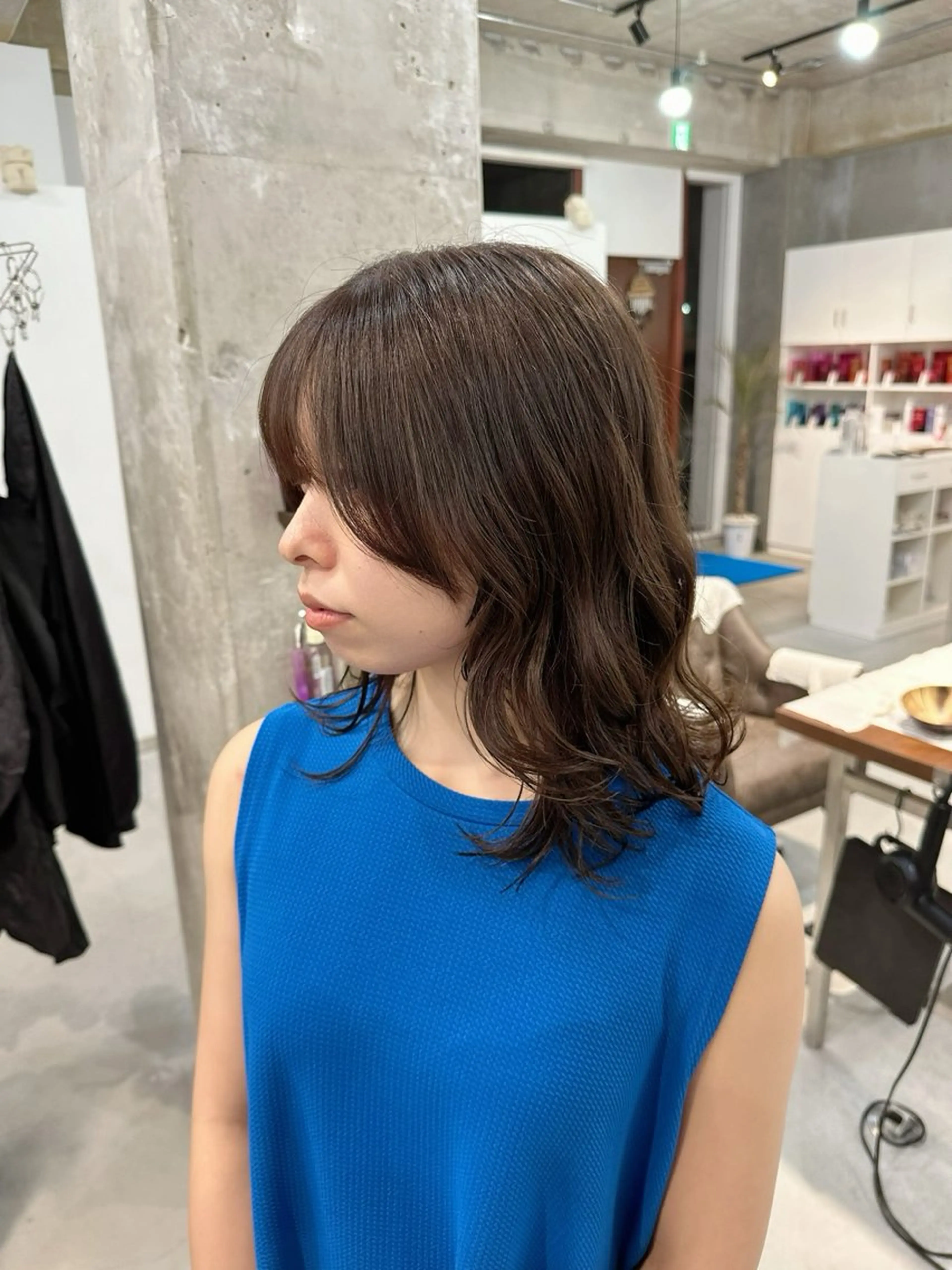 ミディアム カラー パーマ ミディアムパーマ パープルカラー レイヤーカット デジタルパーマ カット ヘアカラー トリートメント カイリ /レイヤーカットのヘアスタイル