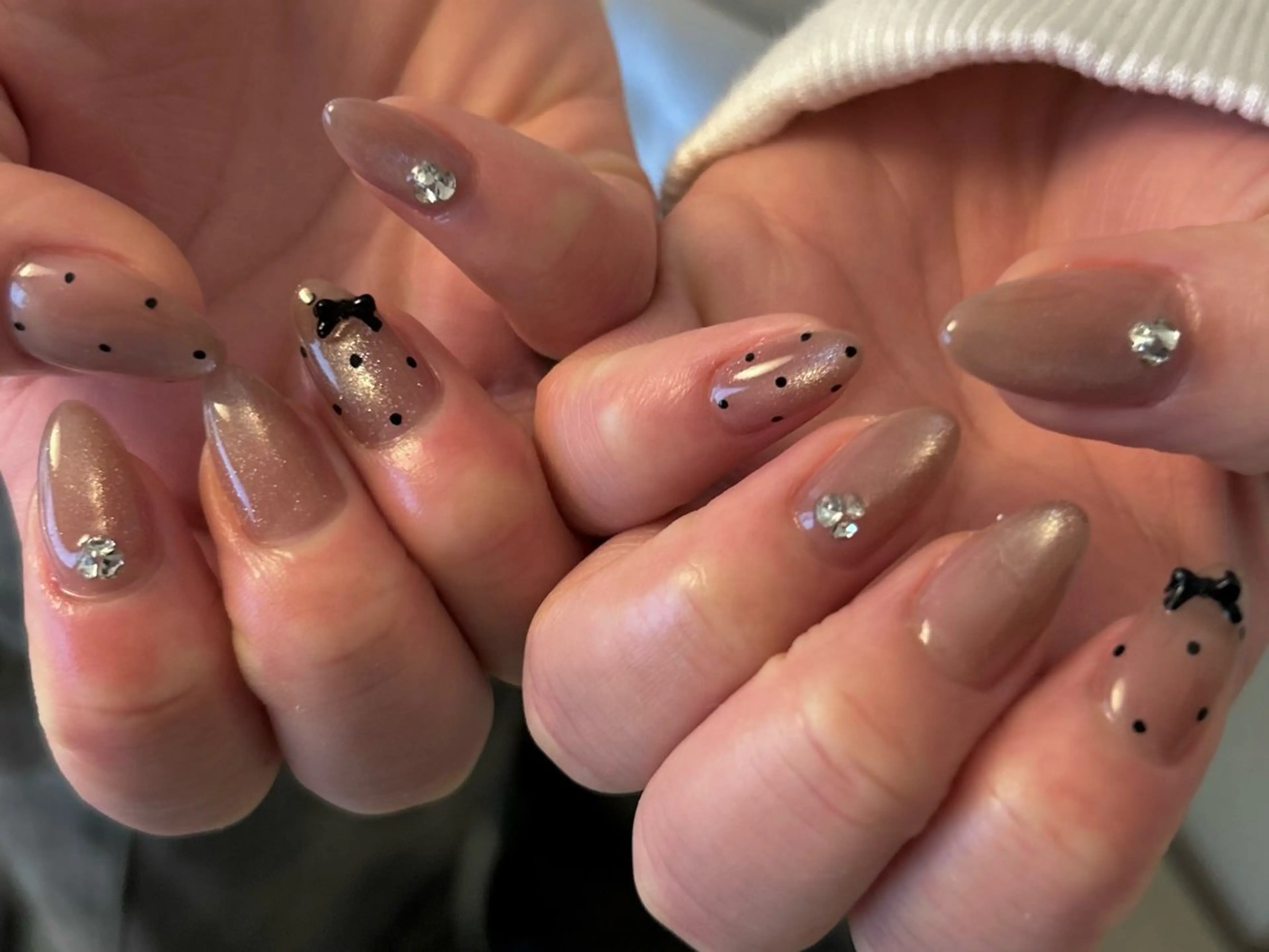 ネイル ドット マグネットネイル リボン ハンドネイル Re HEURのネイルデザイン