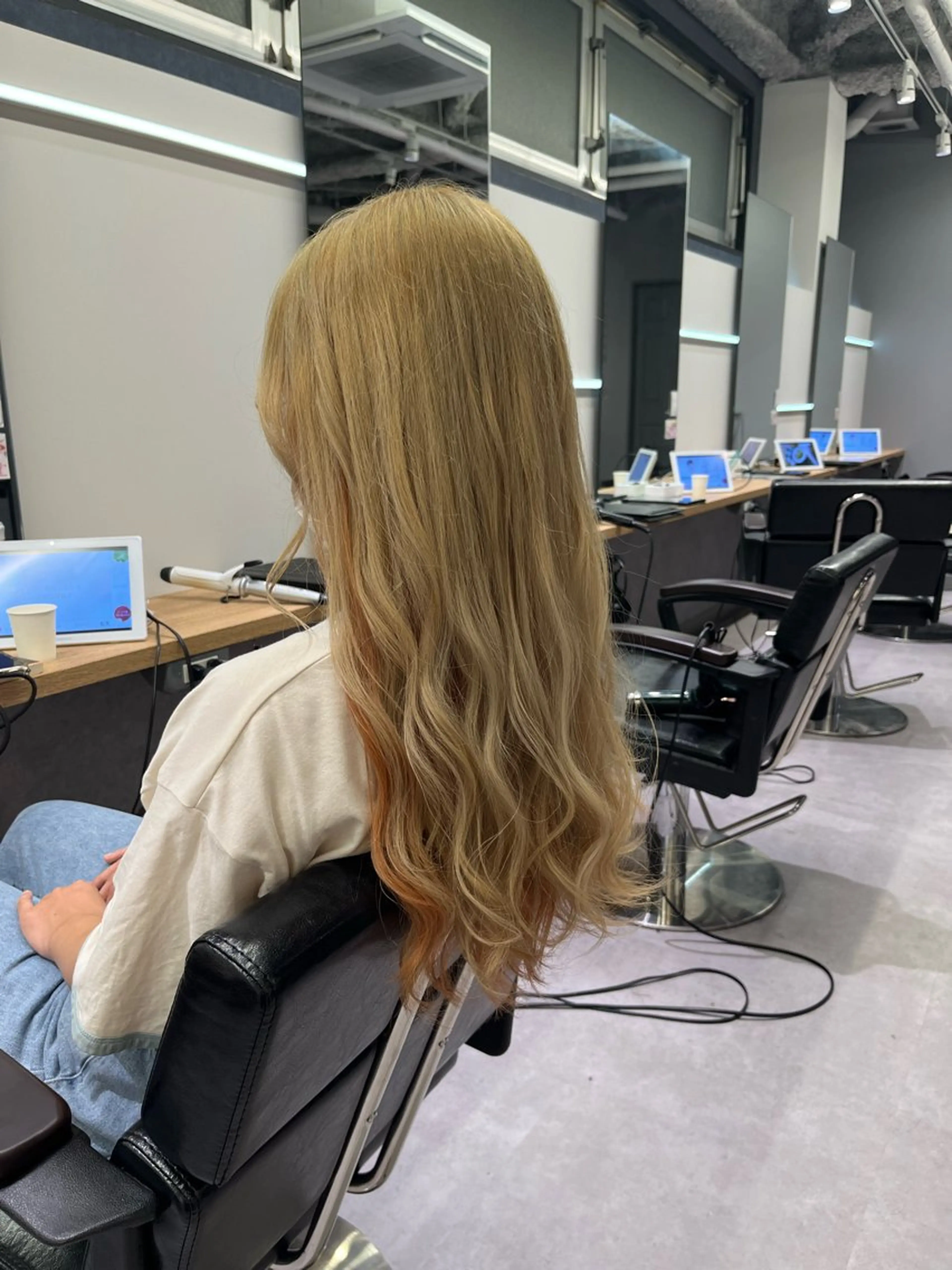 ロング 狐カラー ハイライト レイヤーカット トリートメント ヘアカラー トリートメント 五月女 和樹のヘアスタイル