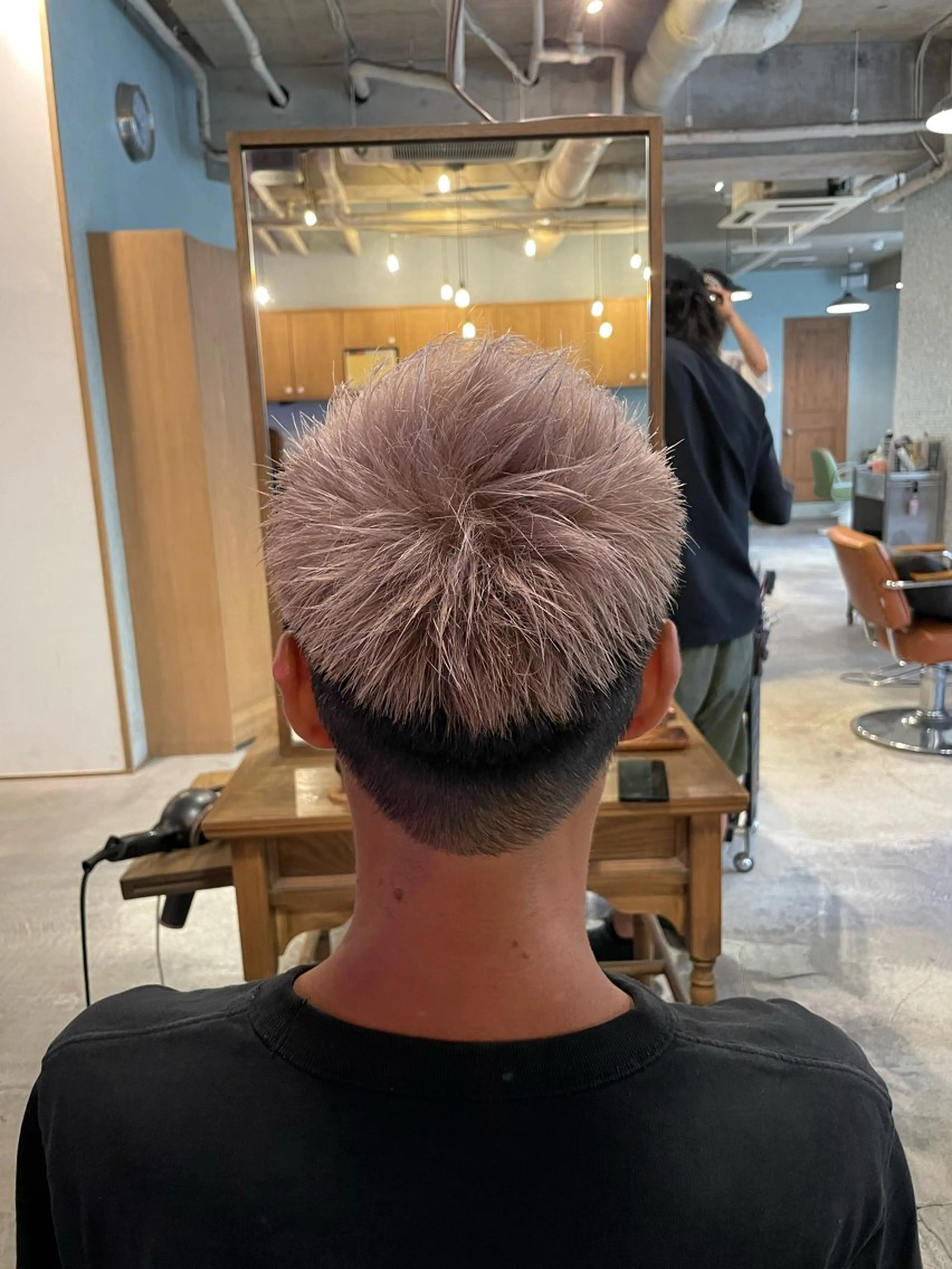 ショート カラー メンズ メンズブリーチ ブリーチ ショートヘア ヘアカラー ∮フェードスタイル∮ 加藤嘉陛のヘアスタイル