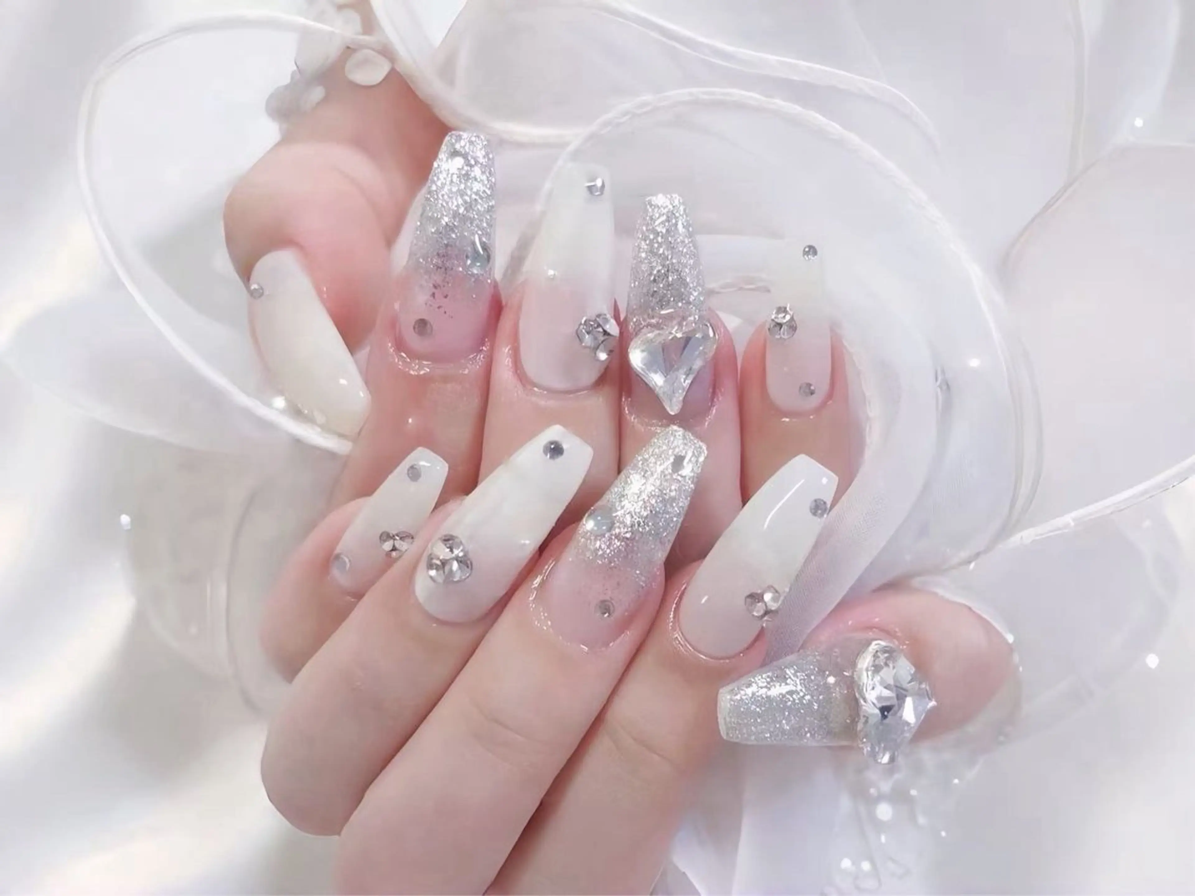ネイル ハンドネイル H3 NAIL エミのネイルデザイン