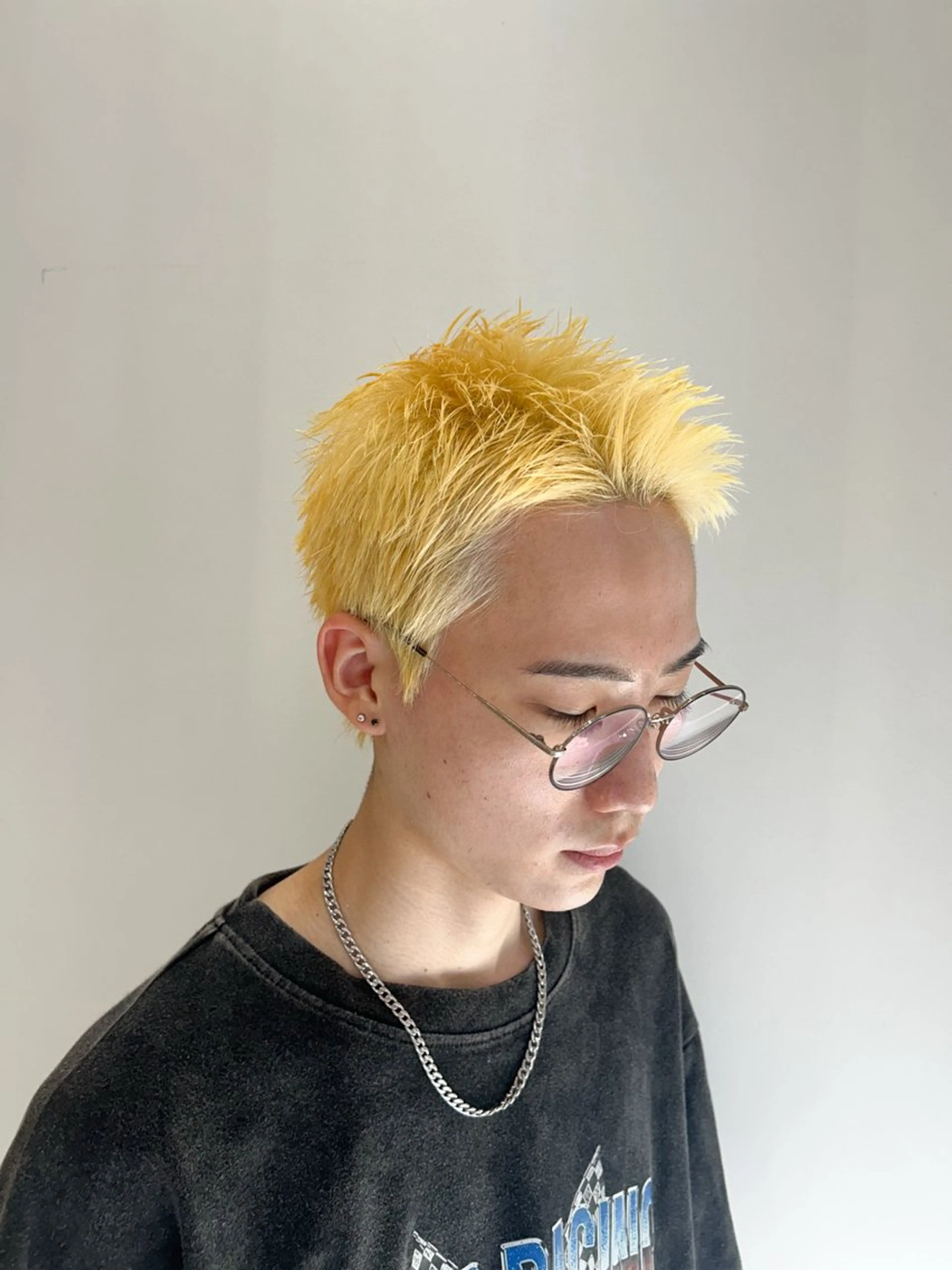 カラー メンズ スパイキーショート ブロンド カット ヘアカラー メンズ特化美容師👾 チカのヘアスタイル