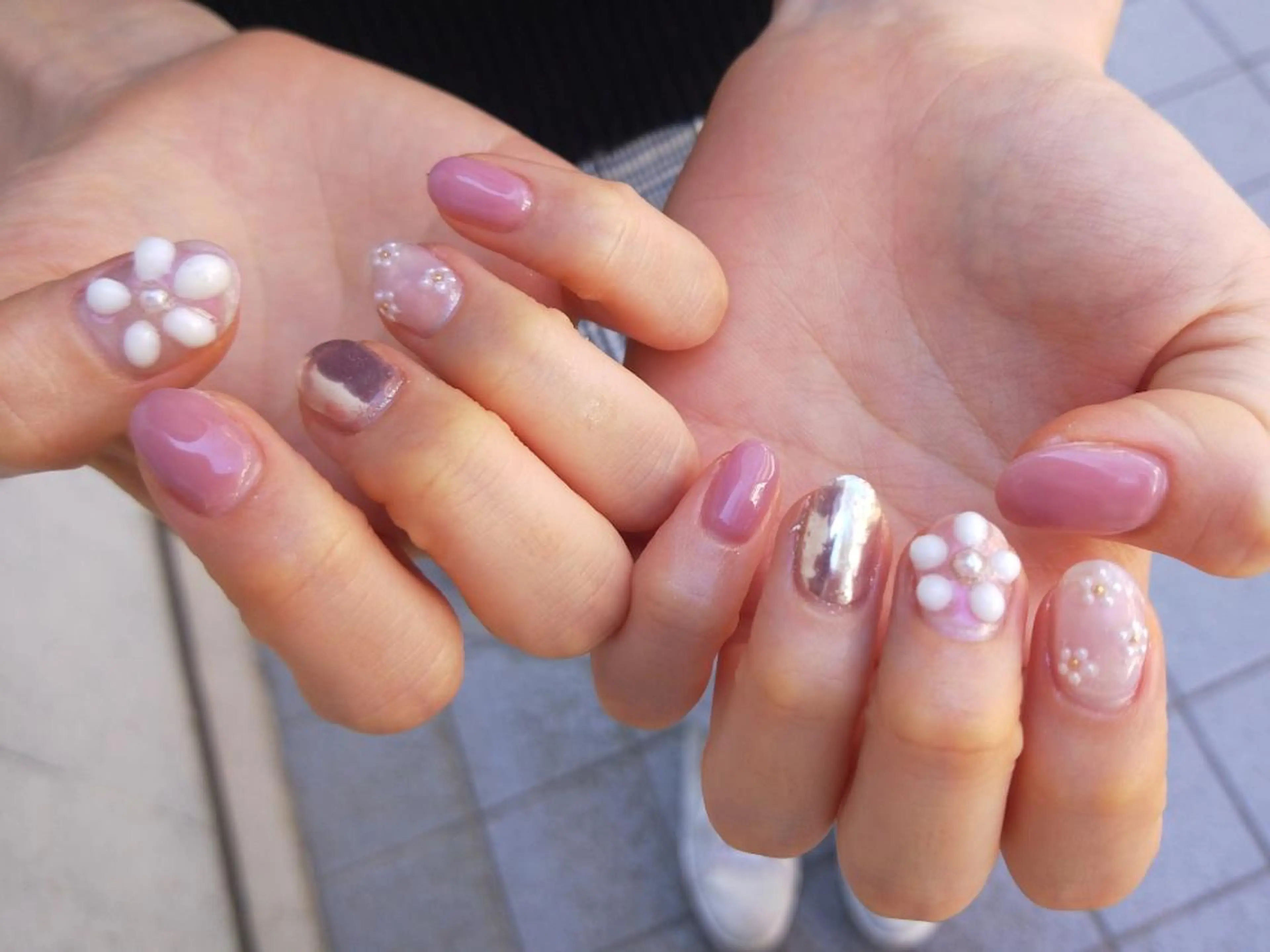 ネイル ハンドネイル ハンドケア はばすみれ🎀ﾈｲﾙ 光ﾌｪｲｼｬﾙ ﾍｱのネイルデザイン