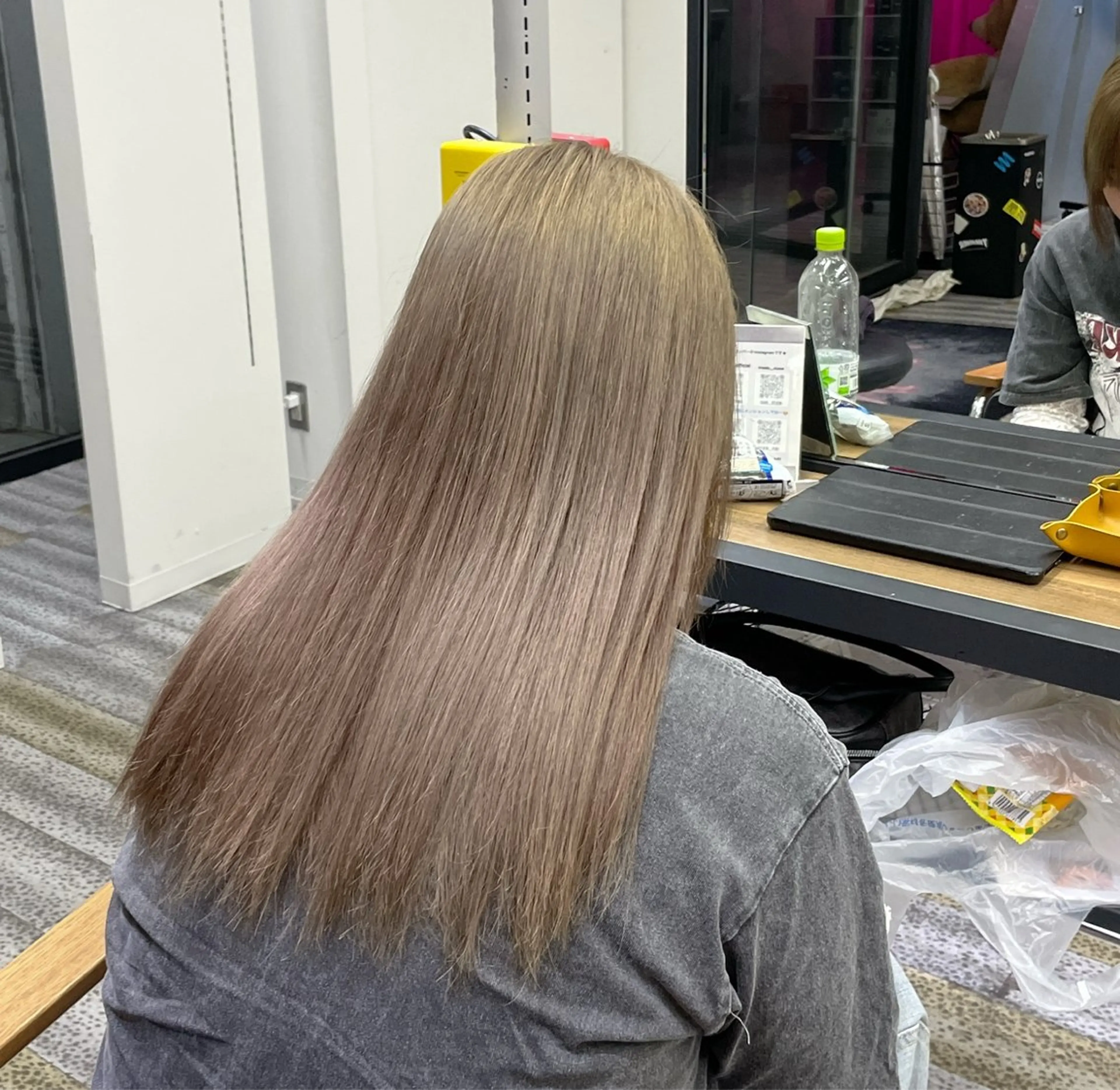 カラー 鈴木 ねねのヘアスタイル