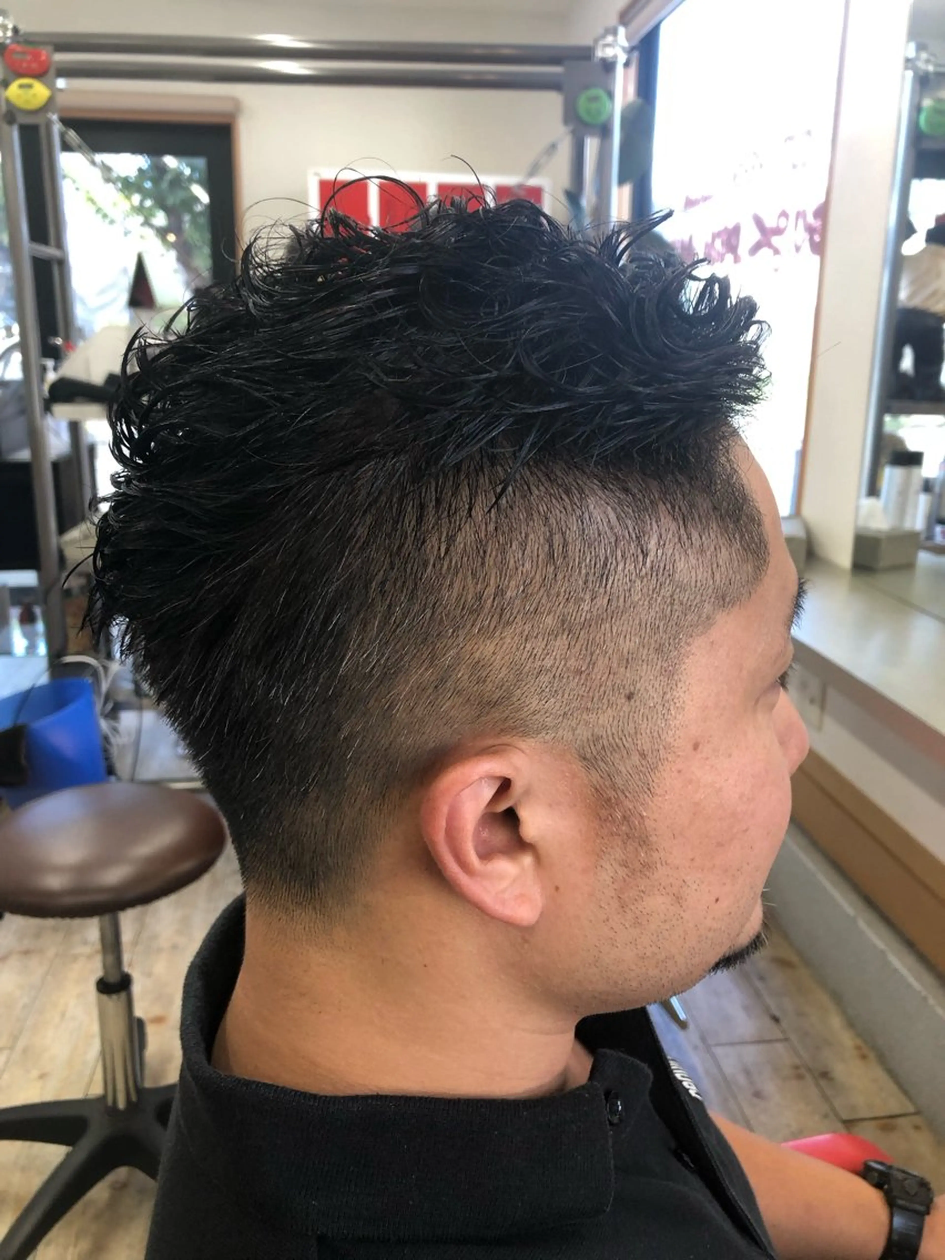 ショート パーマ メンズ フェードカット メンズパーマ 水谷 寛太のヘアスタイル