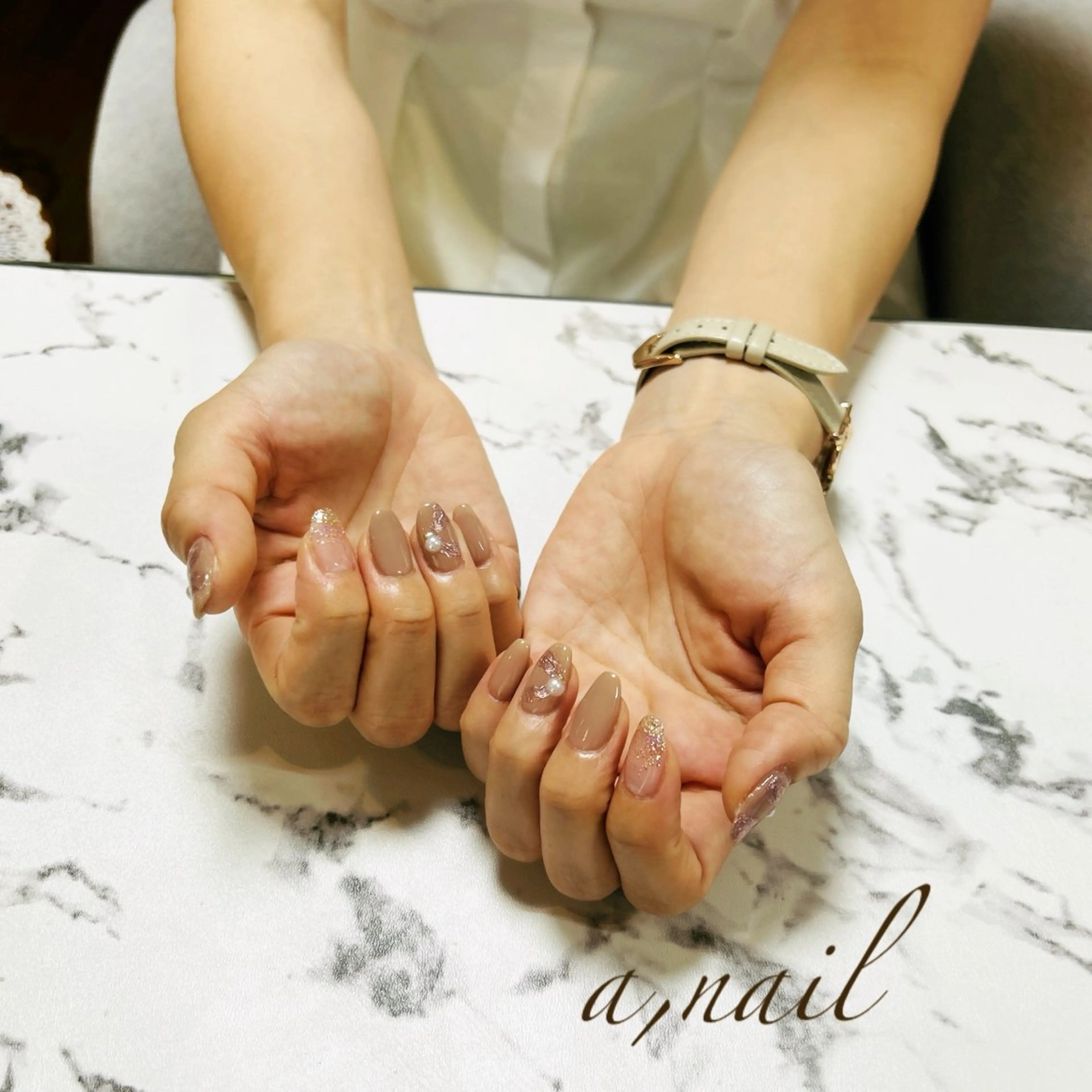 ネイル グラデーション ラメ(グリッター) ラメグラデーション ミラーネイル リボン ハンドネイル ネイルサロン エーネイルのネイルデザイン