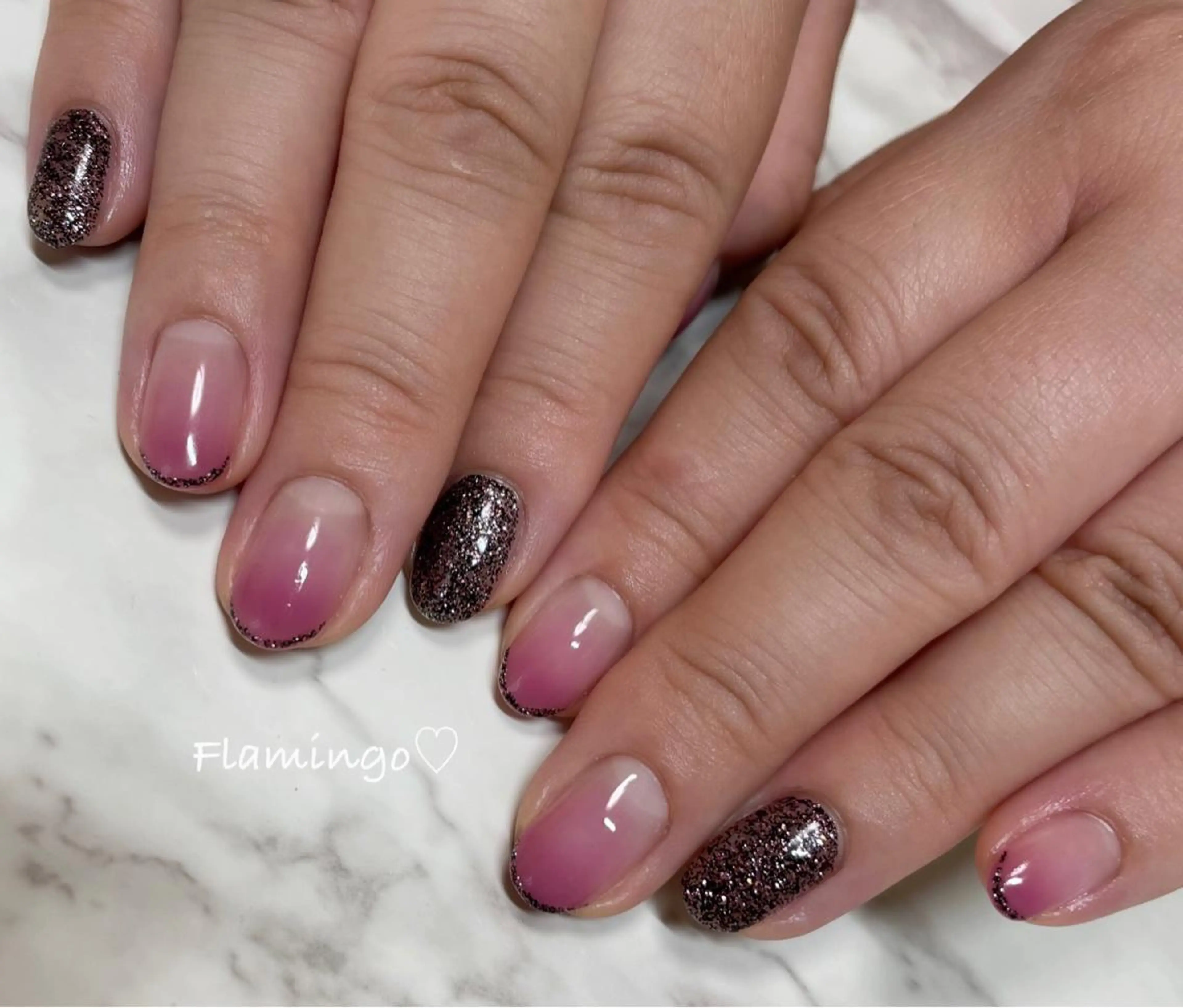 ネイル ジェルネイル グラデーション キラキラネイル ラメ(グリッター) シンプルネイル フィルイン／自爪育成 ／爪に優しい施術のネイルデザイン