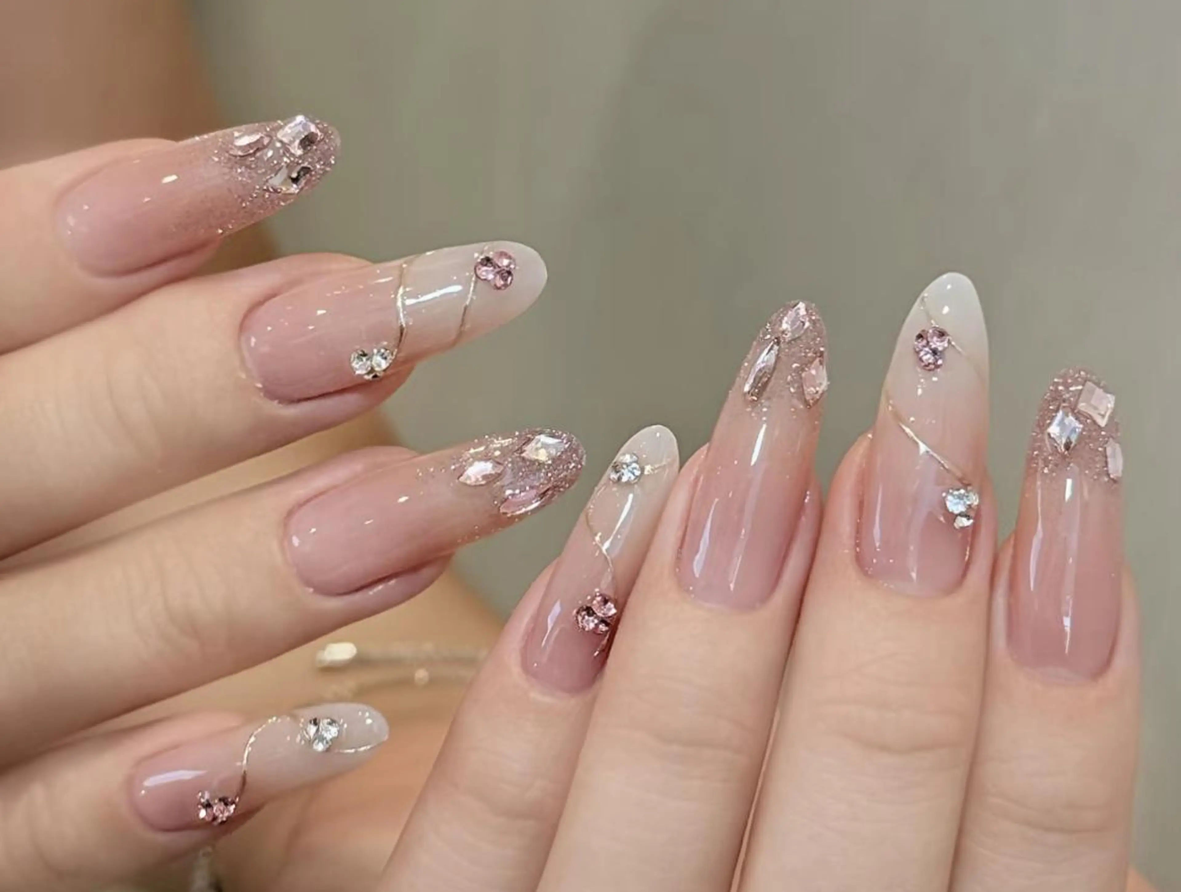 ネイル ハンドネイル 🎀 Ayaka_nailのネイルデザイン