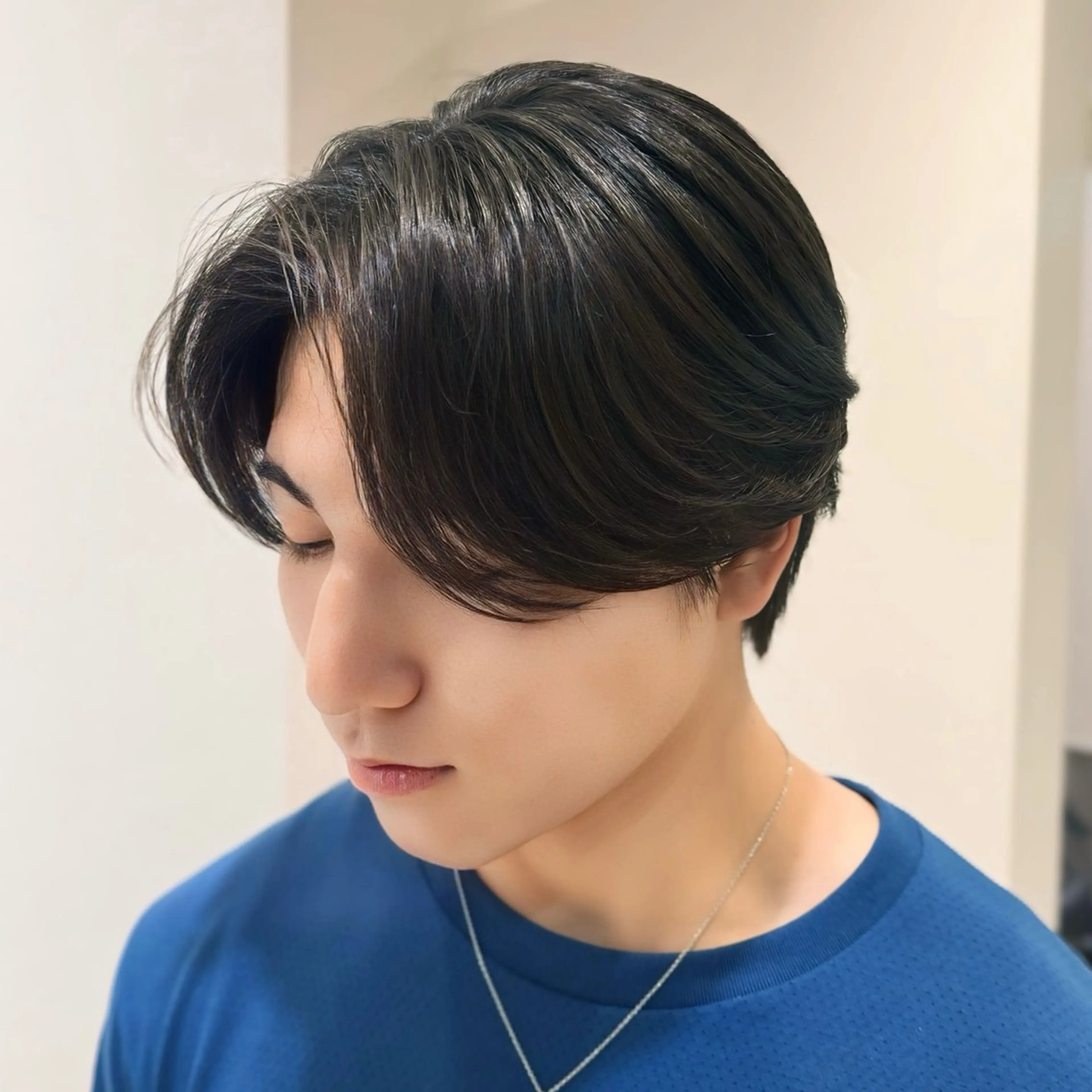 メンズ センターパート ダウンパーマ フェザーパーマ メンズ韓国風 マッシュ カット センターパート特化/ メンズカット/ヒロキのヘアスタイル