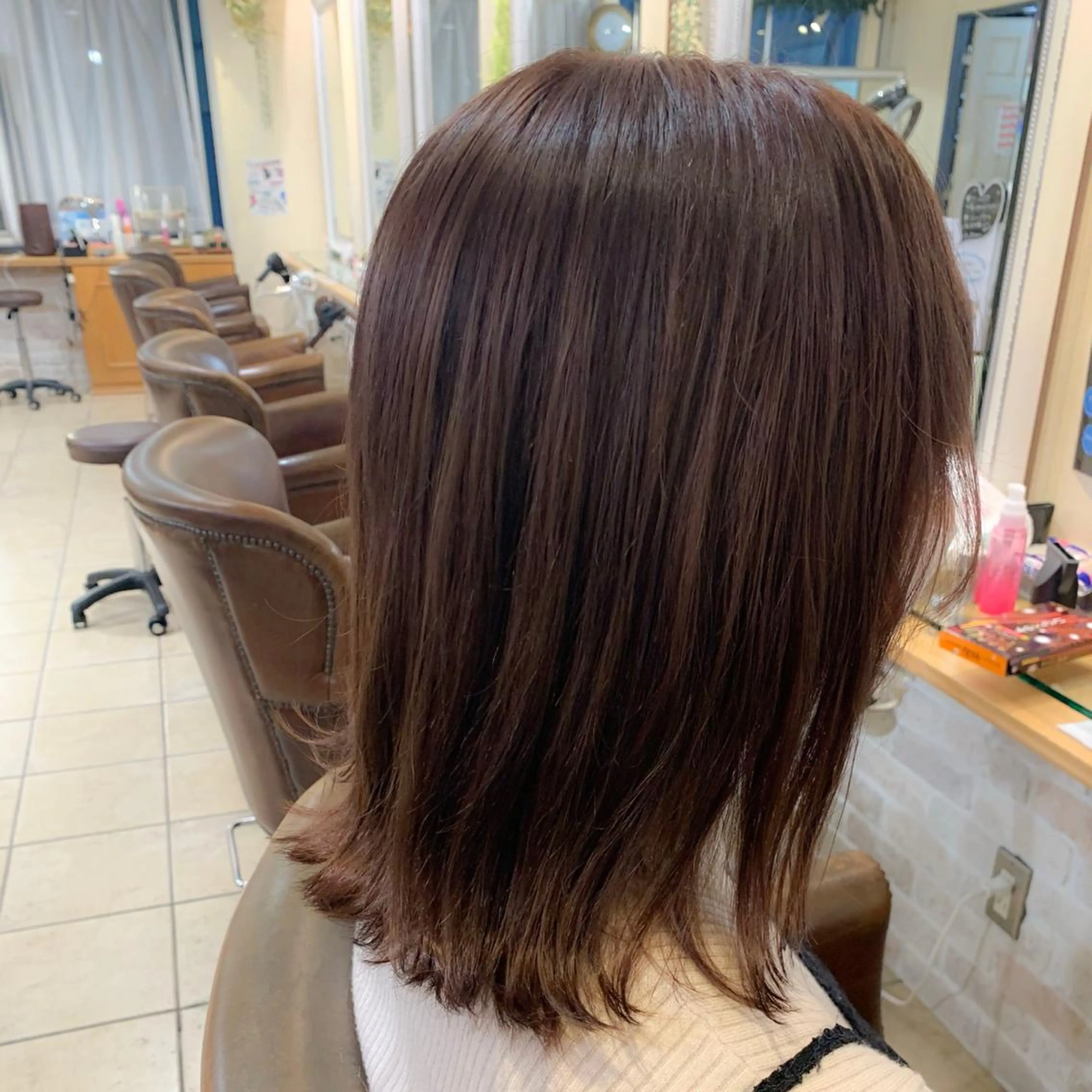 ミディアム カラー ブラウンカラー ラベンダーカラー ラベンダーブラウン 切りっぱなしボブ ソノキユウカのヘアスタイル