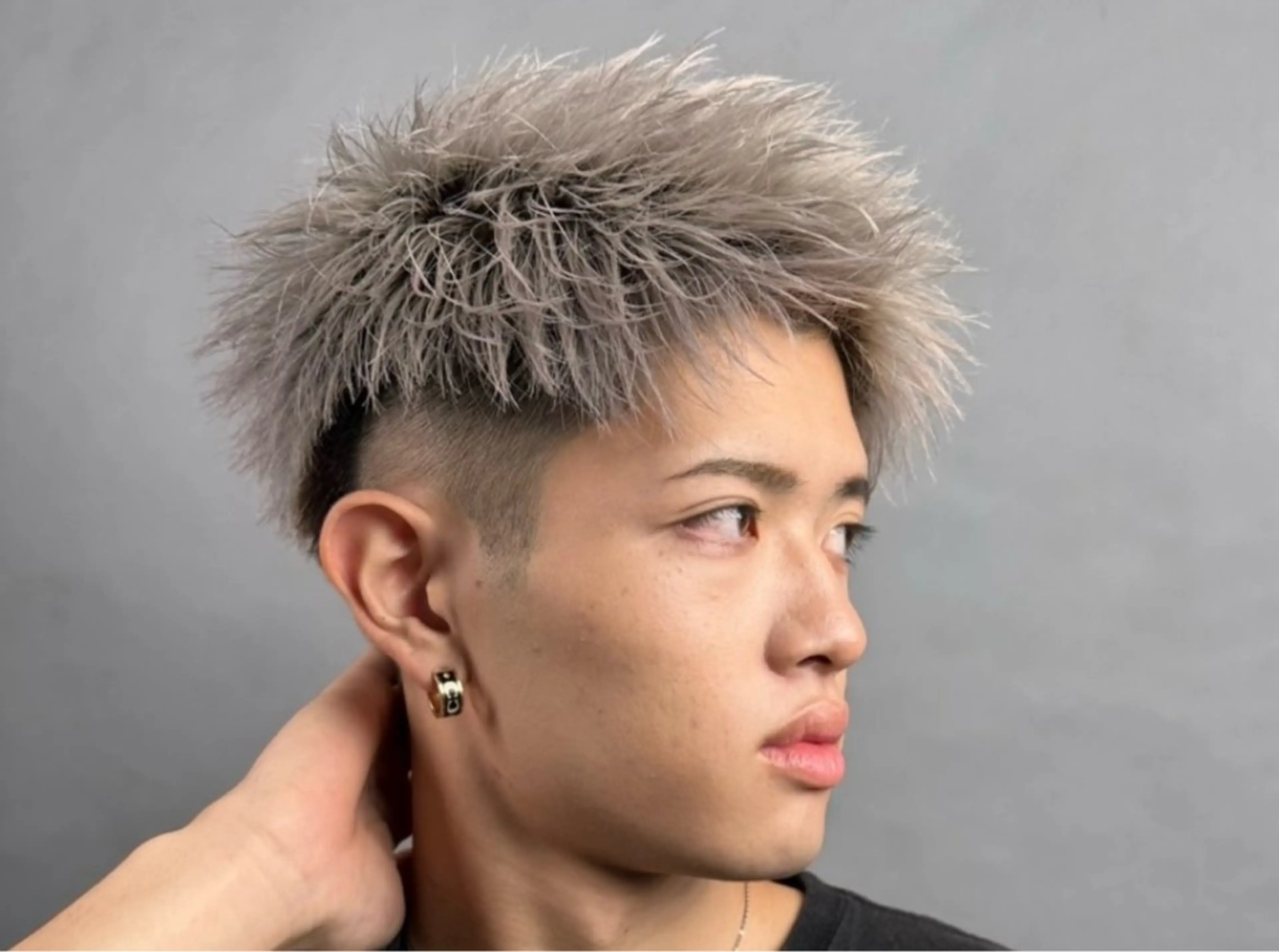 ショート カラー メンズ メンズハイトーン メンズショート ハイトーンカラー シルバー ショートヘア カット ヘアカラー KAMINAO HIRYUのヘアスタイル
