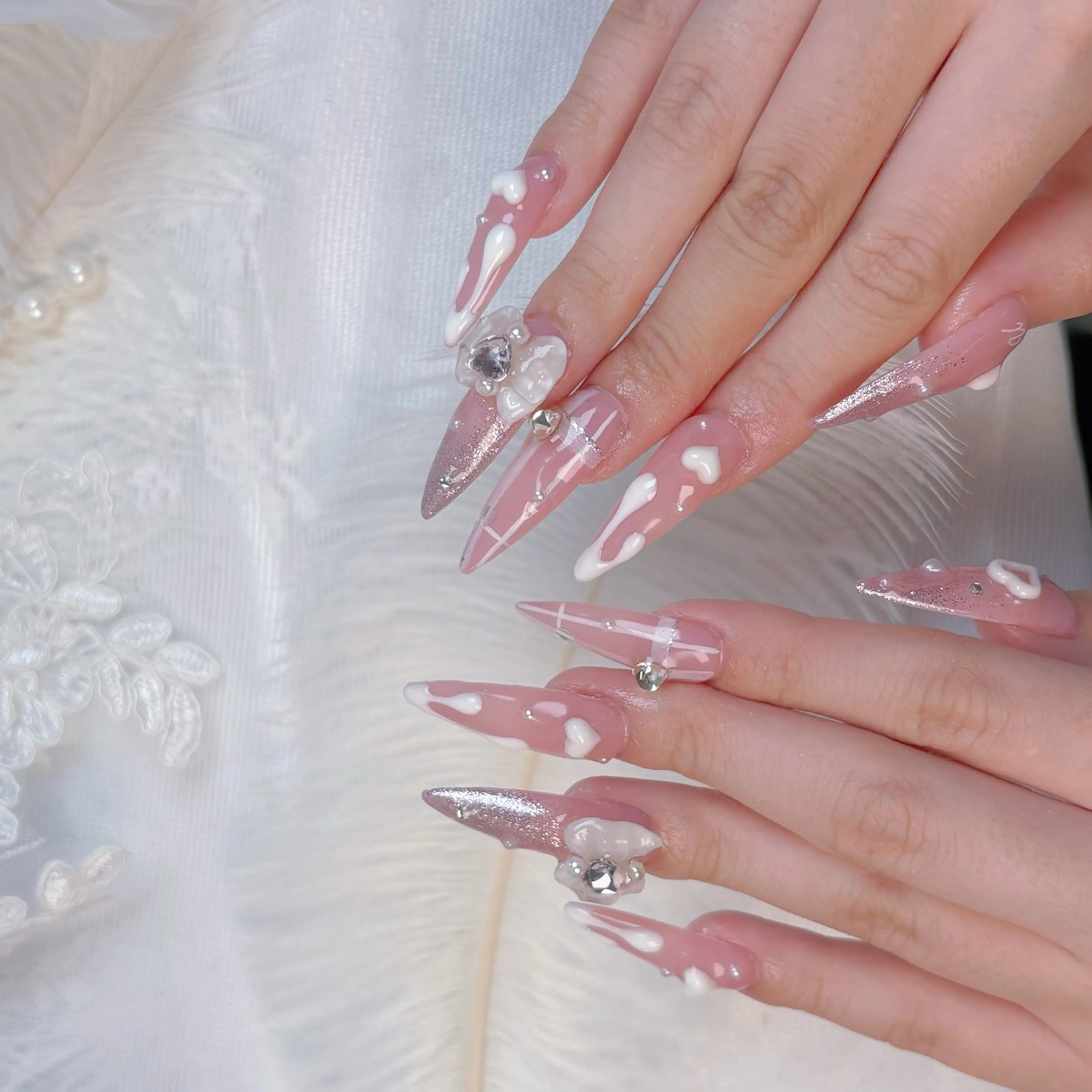 ネイル ハート 韓国ネイル バレンタイン ワンホンネイル 冬ネイル ハンドネイル Melody Nail所属・Melody 3D/スカルプ専門店のネイルデザイン