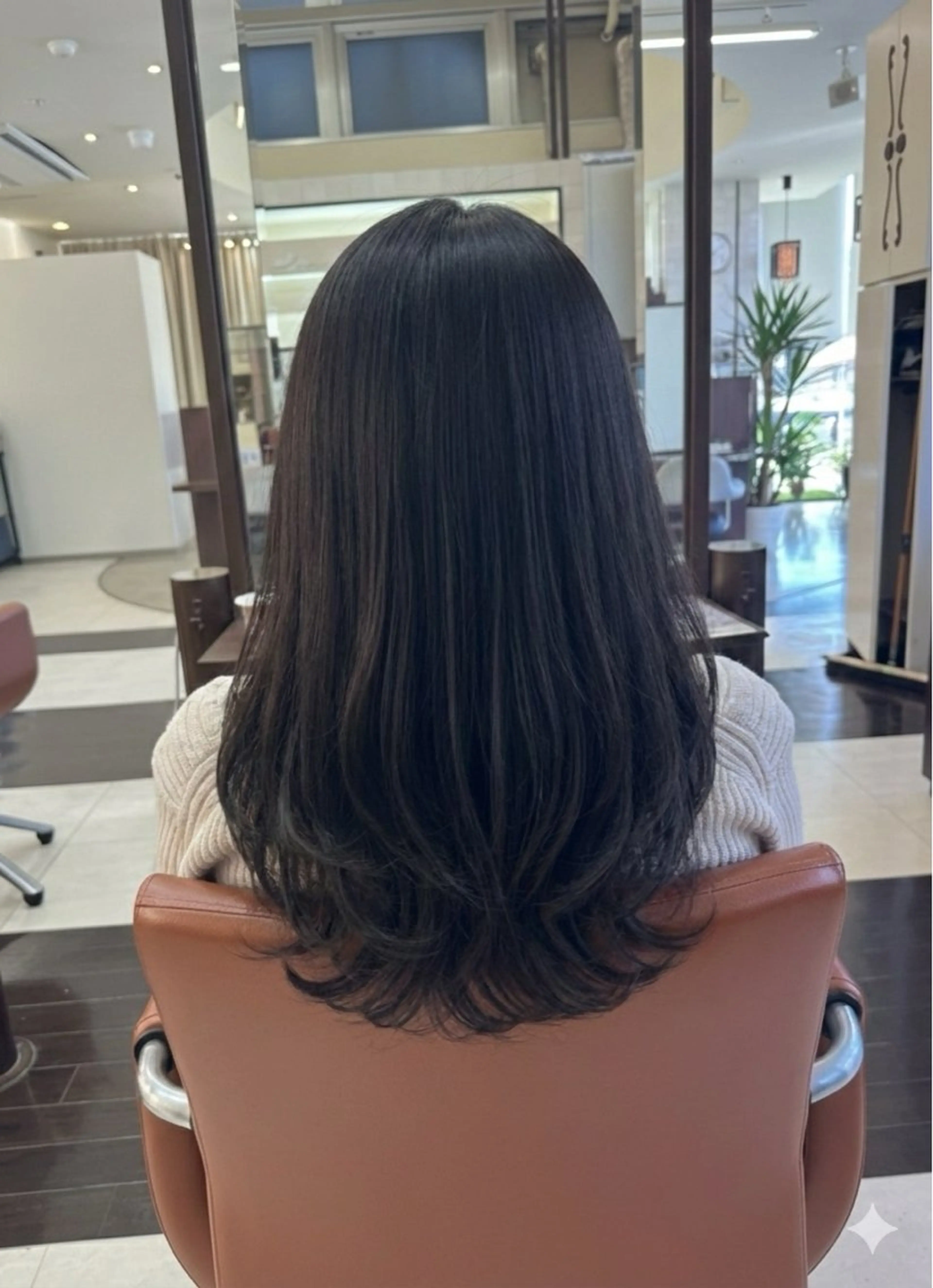 ミディアム カラー アッシュ 透明感カラー ダークアッシュ 伸ばしかけ レイヤーカット カット ヘアカラー 成田で1番お悩み解決 の髪へ導くみつきのヘアスタイル