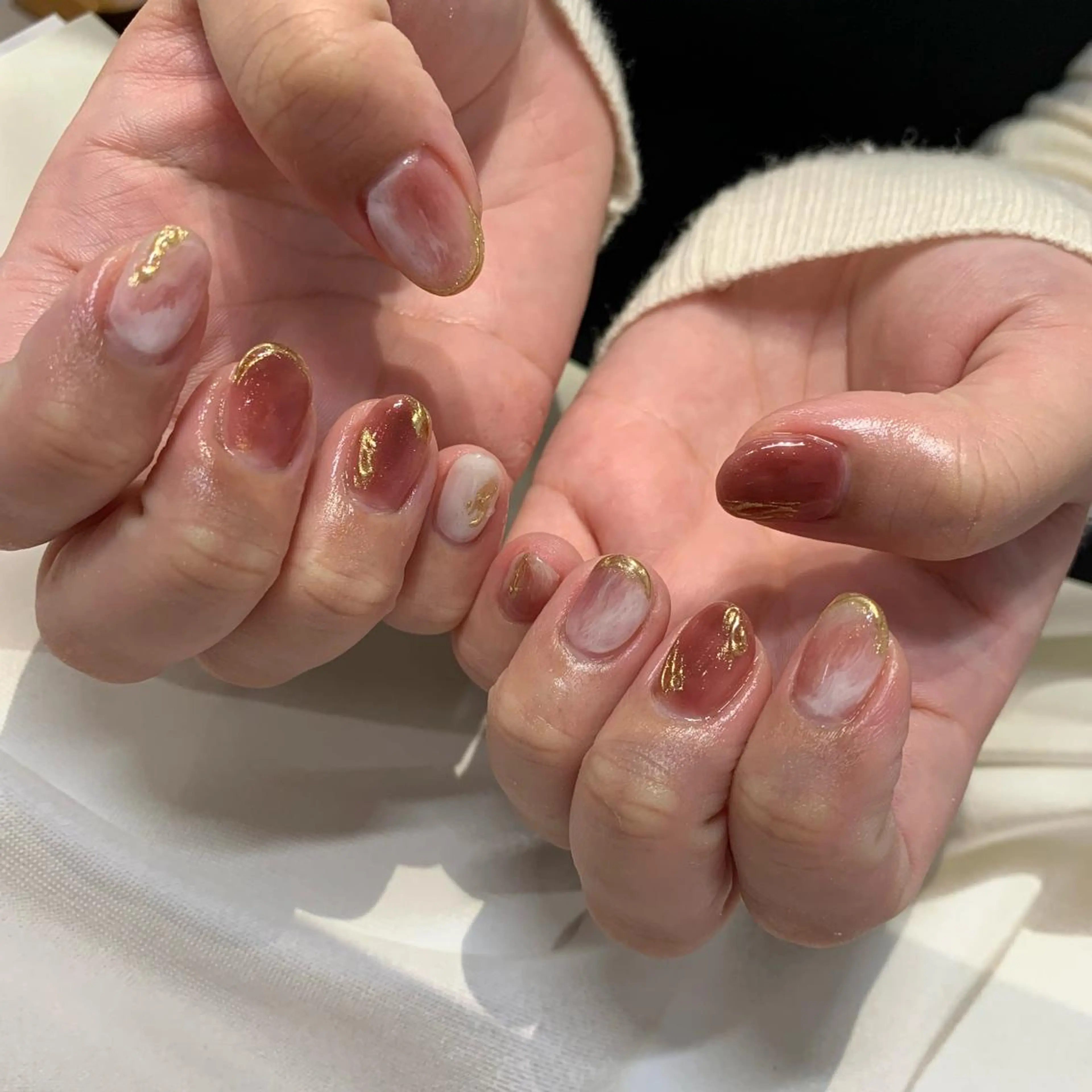 ネイル ブラウン マキノ ユイのネイルデザイン