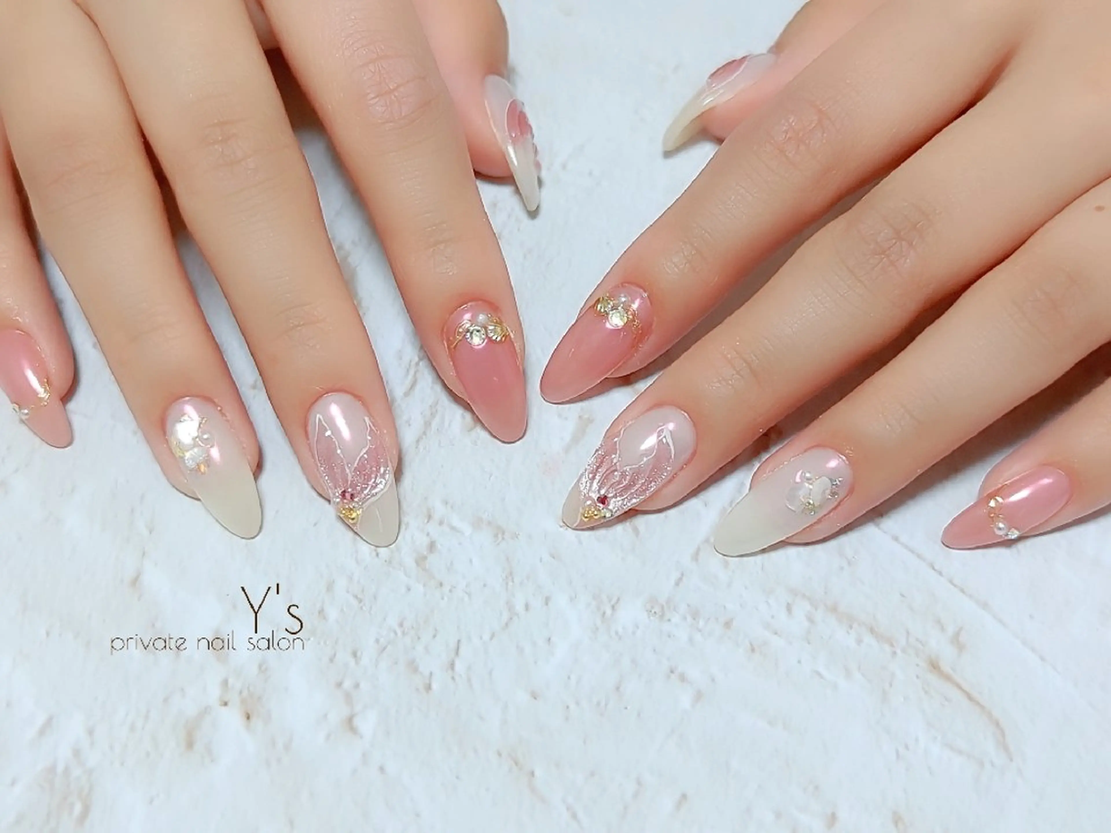 ネイル ハンドネイル YUMI NAGAI  のネイルデザイン