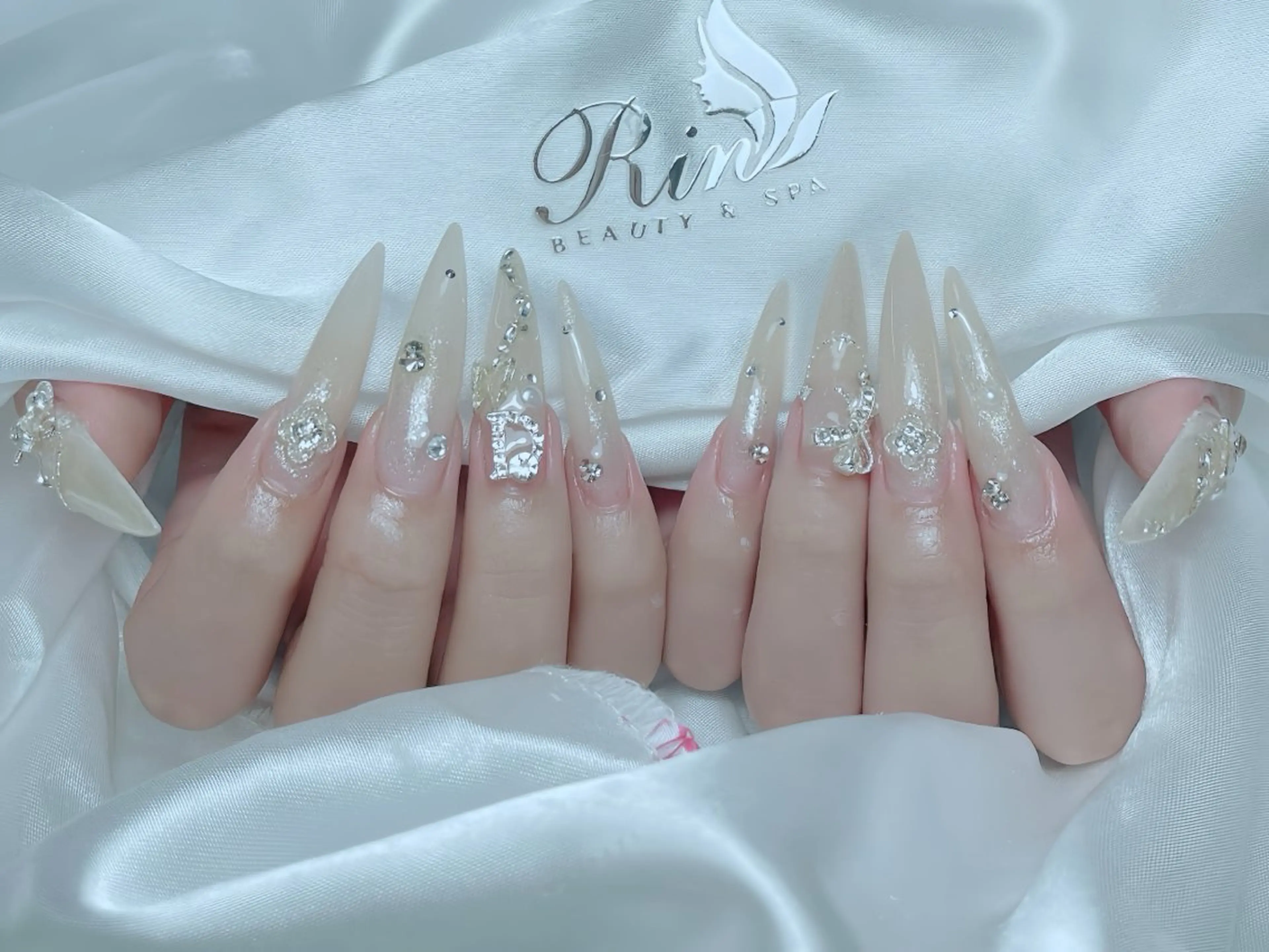 ネイル カジュアル 長さ出し フラッシュネイル フラワーネイル フットネイル ハンドネイル Rin Nail Shinokuboのネイルデザイン
