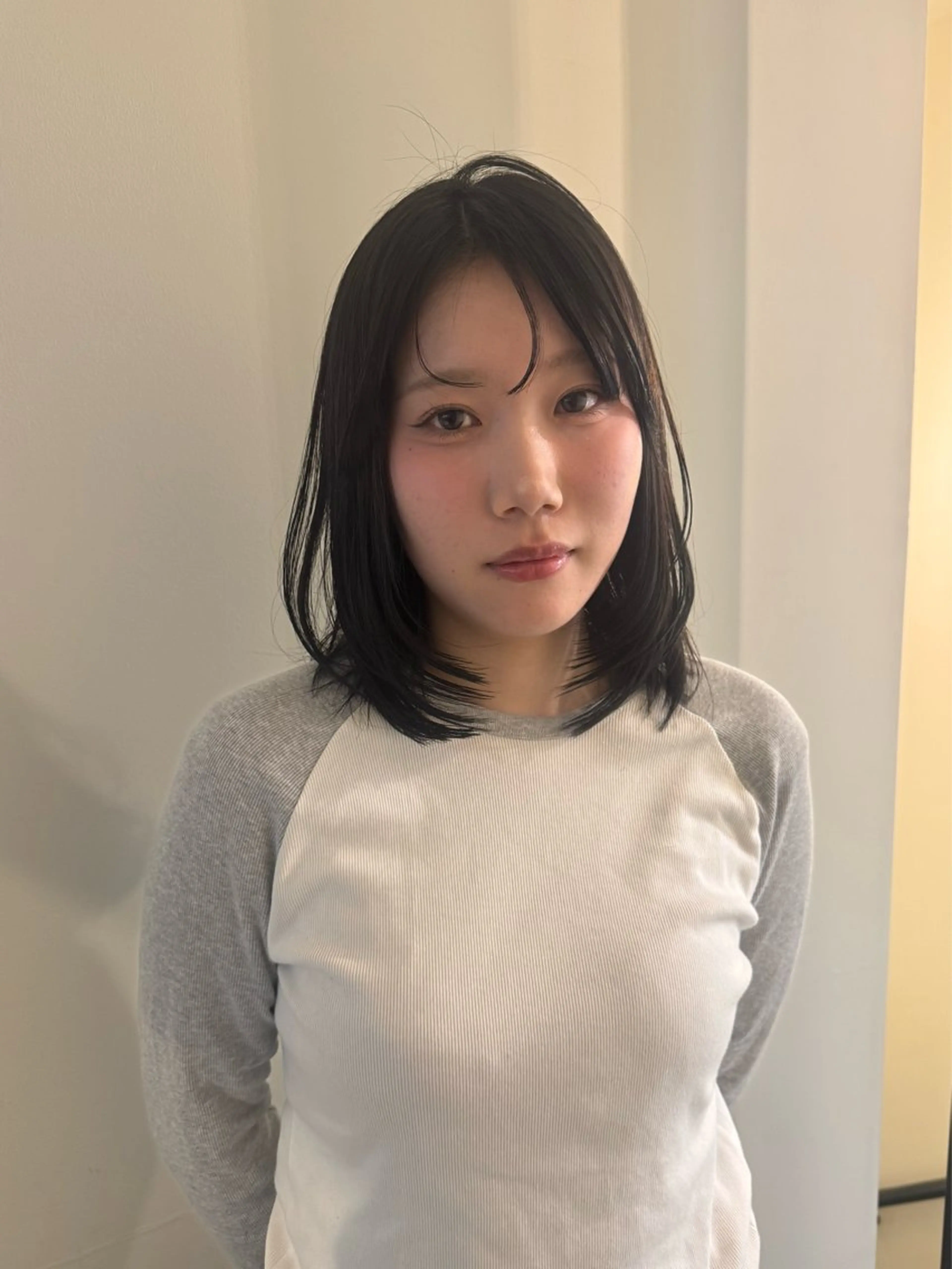 セミロング カラー レイヤーカット カット ヘアカラー 内沼 恵留菜のヘアスタイル