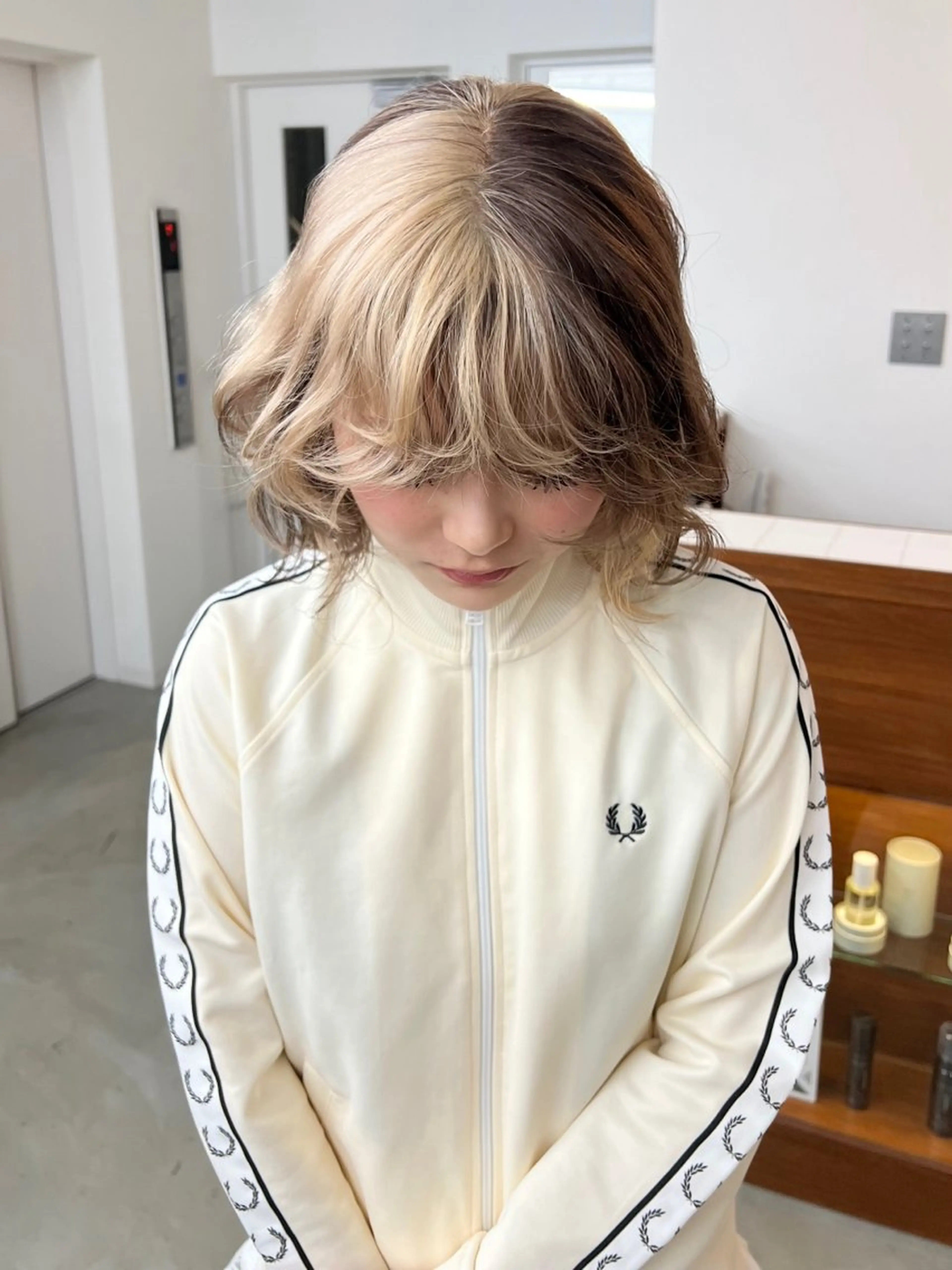 《デザインカラー🪅》ダブルカラー＋トリートメント（ブリーチ1回​〜​）ローライトインナーカラー裾カラー💞の写真