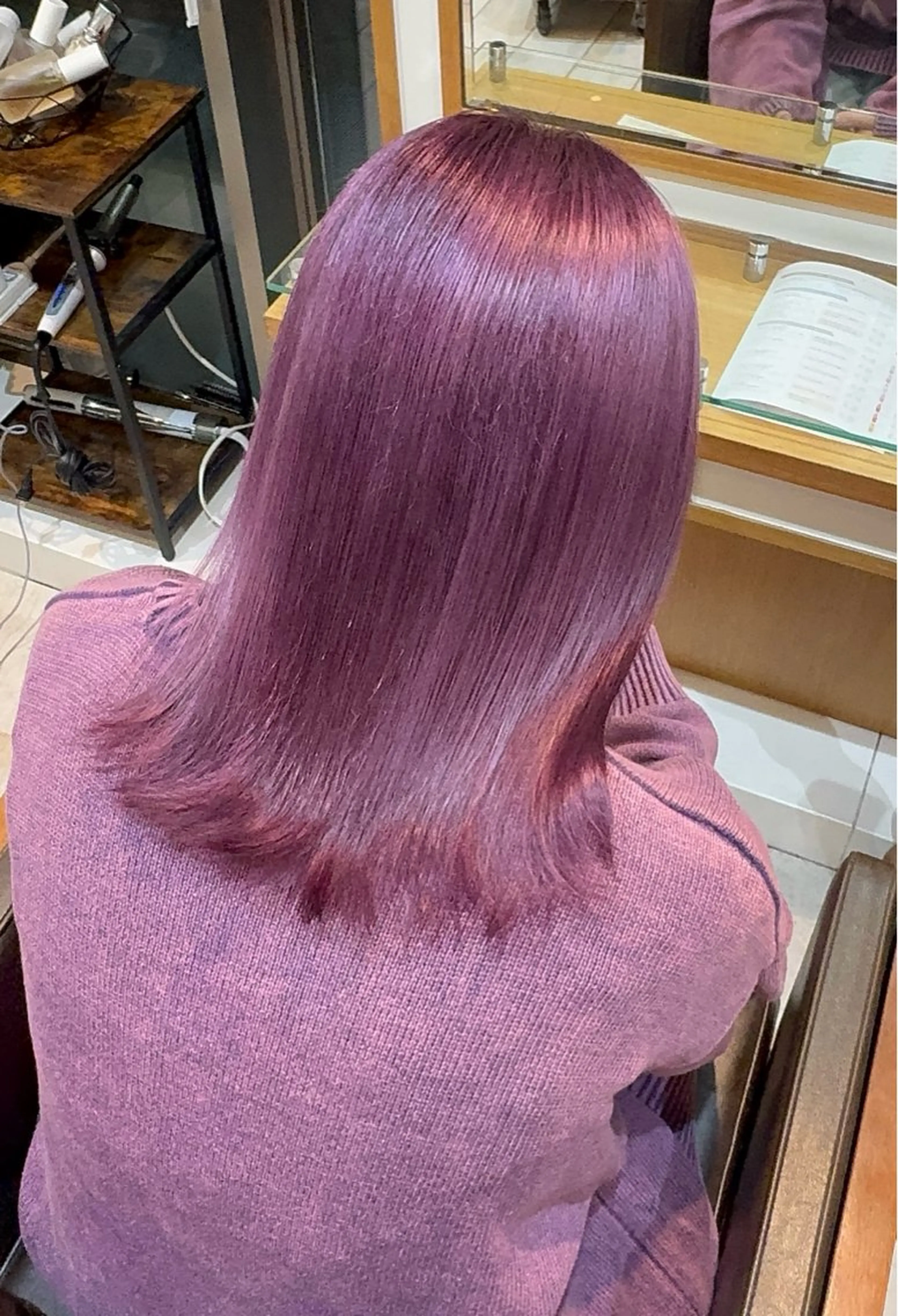 ミディアム カラー ヘアカラー トリートメント HIDERO/渋谷/ センターパートのヘアスタイル