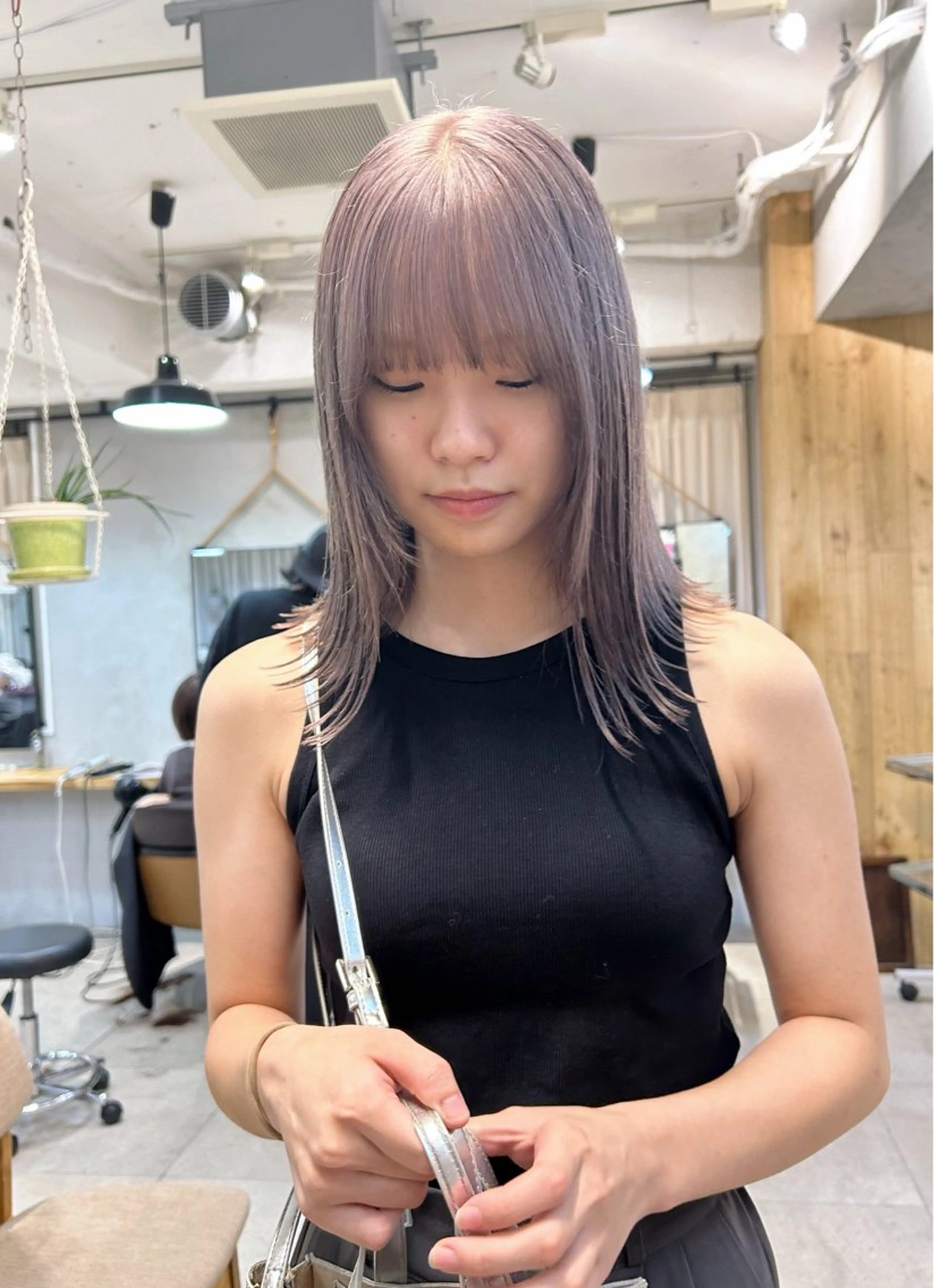 ミディアム カラー ハイトーンボブ 前田 表参道　グレージュのヘアスタイル