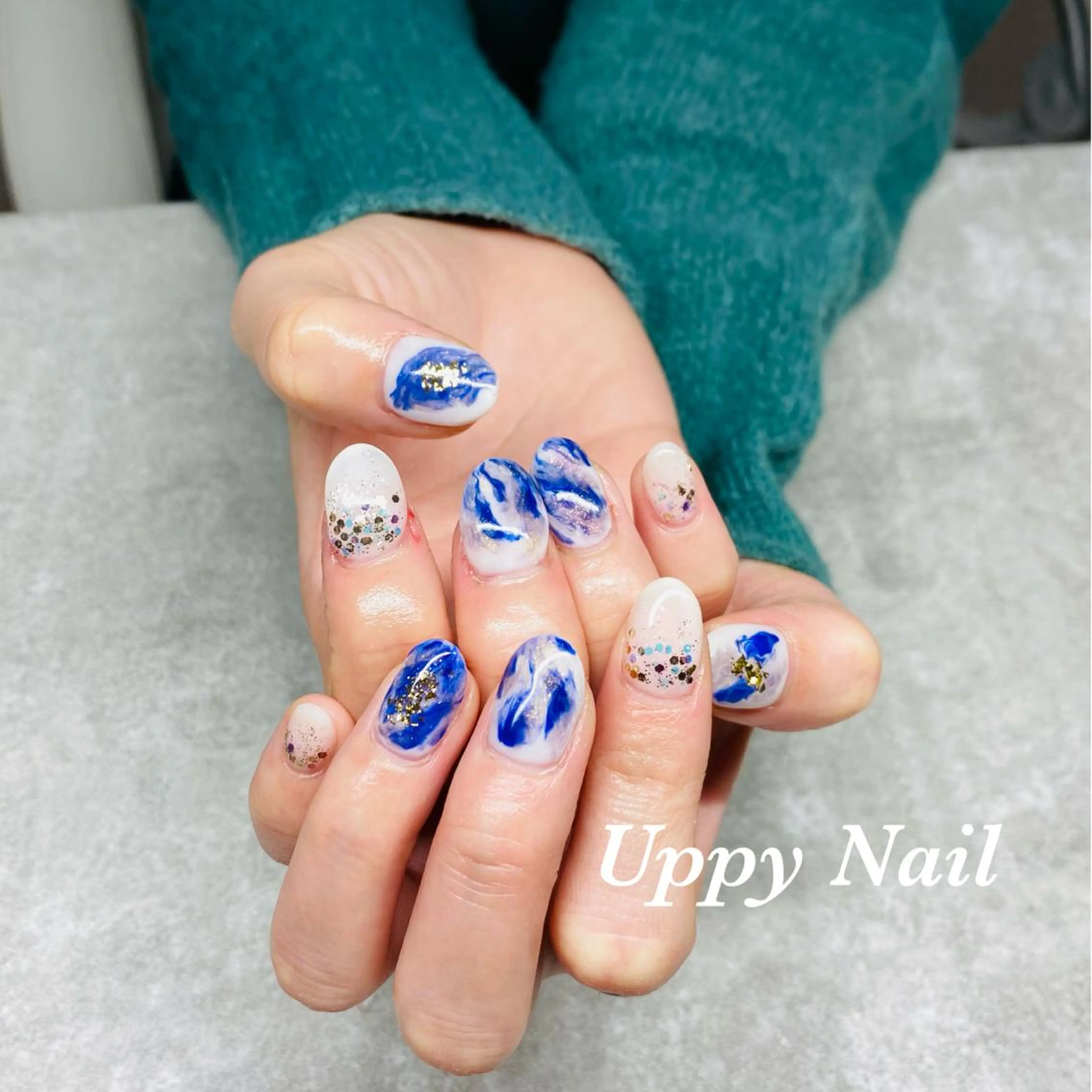 ネイル ブルー 長さ出し ゴールド ニュアンスネイル ホワイト ハンドネイル Uppy Nail ukyoのネイルデザイン