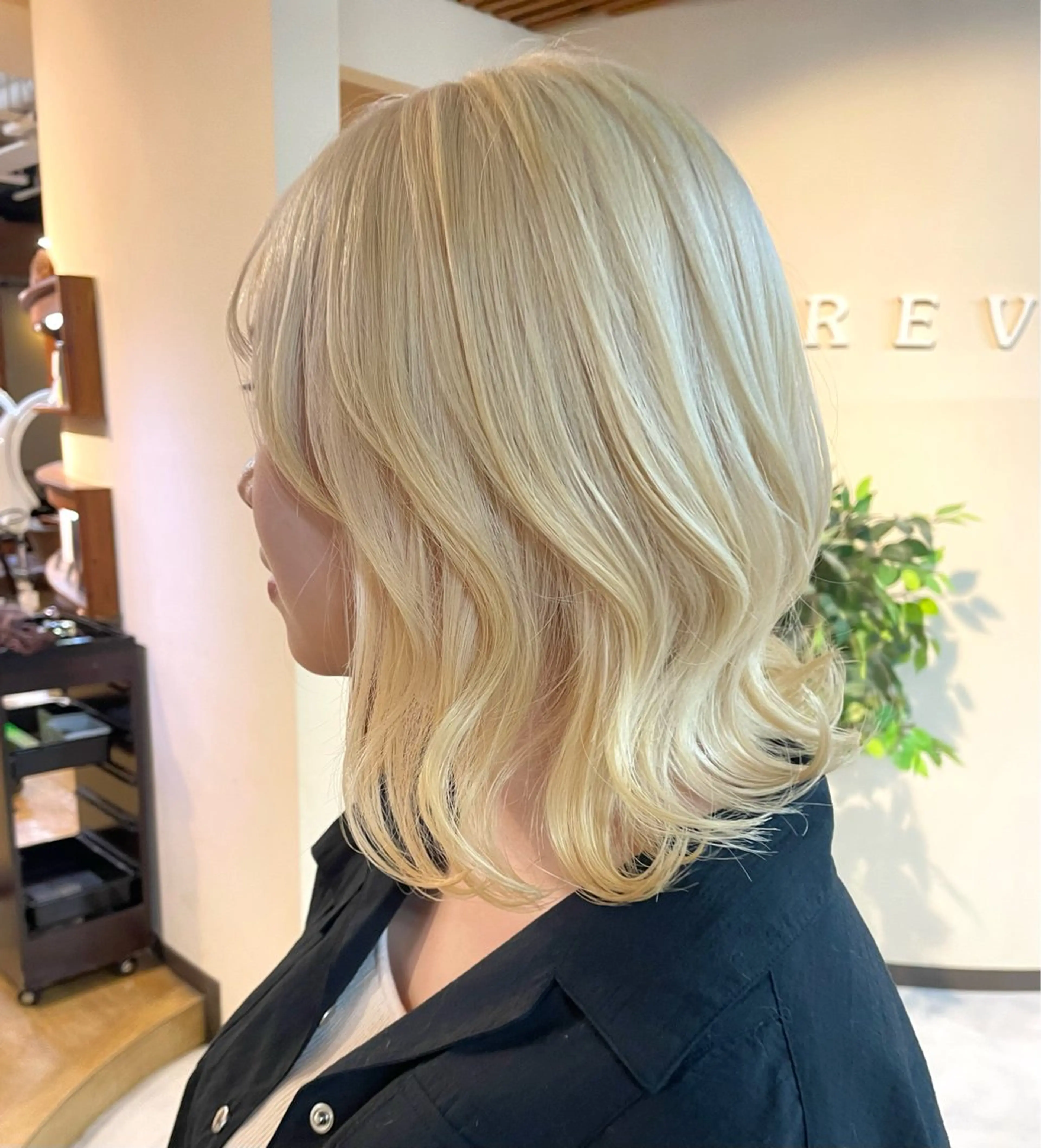 ミディアム カット ヘアカラー 宮本 いぶきのヘアスタイル